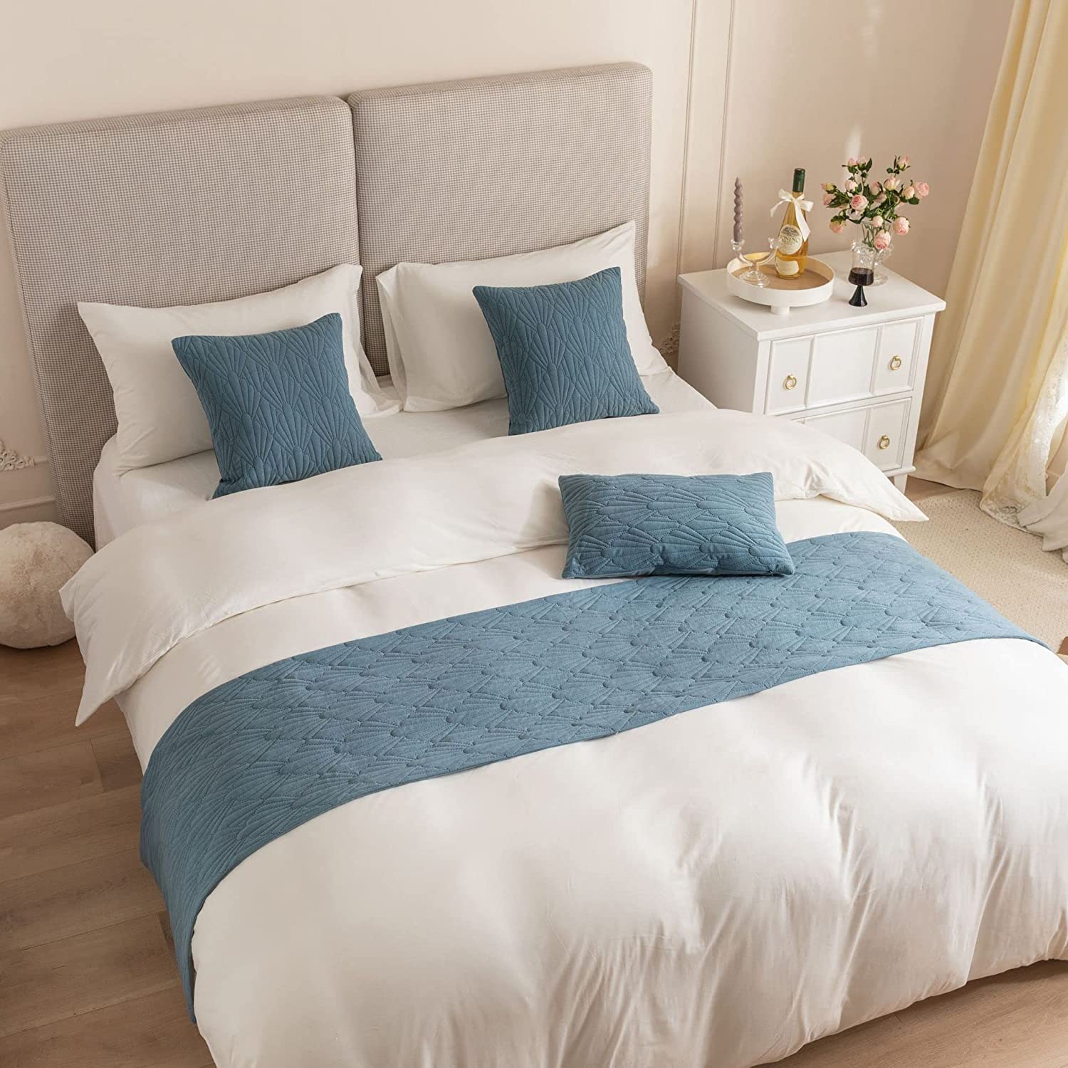 Luxury Hotel Bed Runner & 2 Pillowcase Set - Solid Color Shell Pattern Bed Scarf - Soft No-Fade Double-Sided Bedspread for Twin/Queen/King Beds - Perfect for Bedroom Decor, Guest Rooms & Foot of Bed Accent