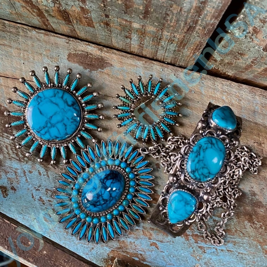Vintage Costume Faux Turquoise Rosette Necklace for Women - Boho Chic Jewelry for Parties, Weddings & Everyday Wear