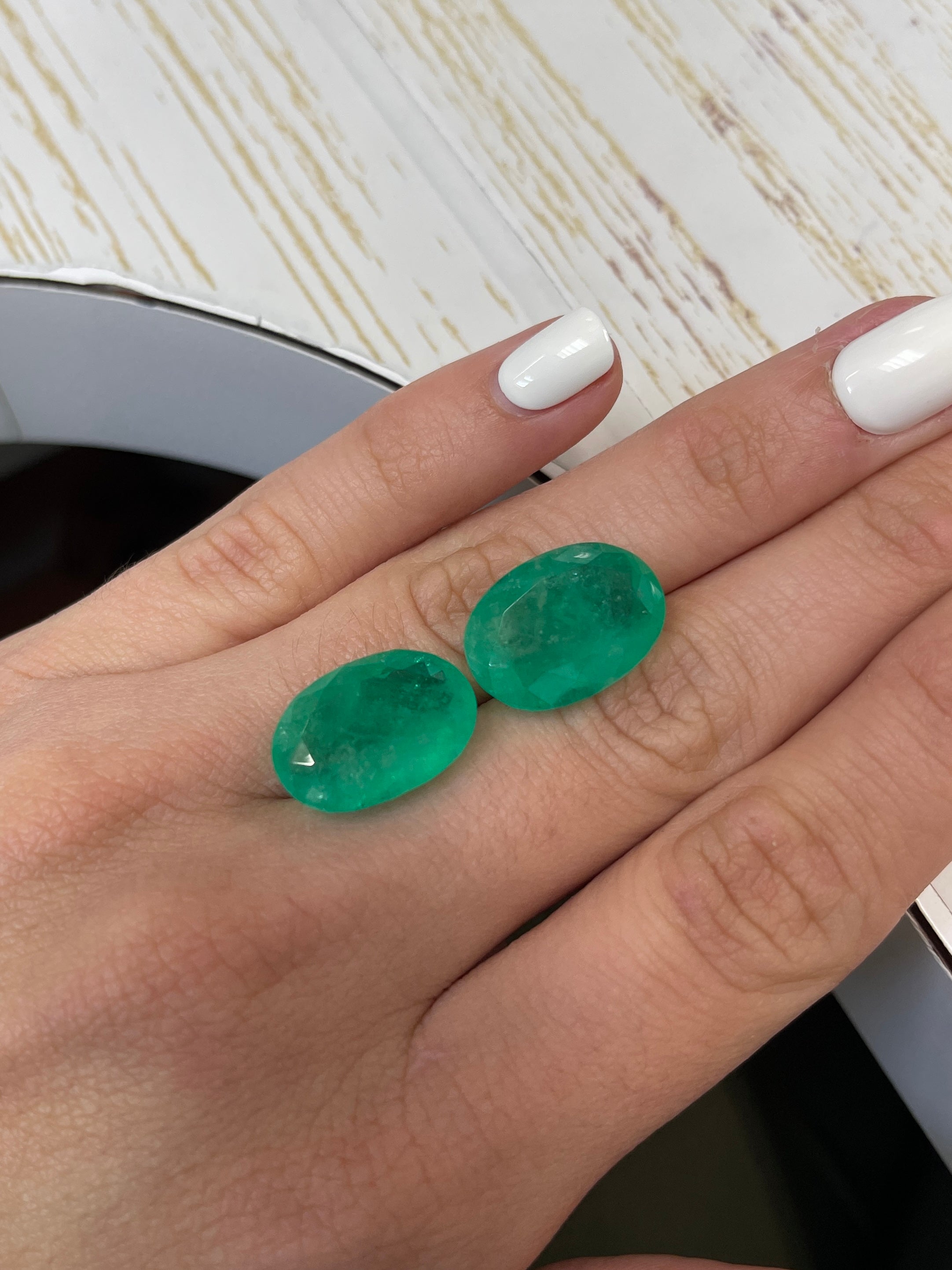 Premium 30.12tcw Matching Pair of Colombian Emerald Gemstones - 20x14mm Oval Cut Loose Emeralds for Jewelry Making, Engagement Rings & Luxury Gifts