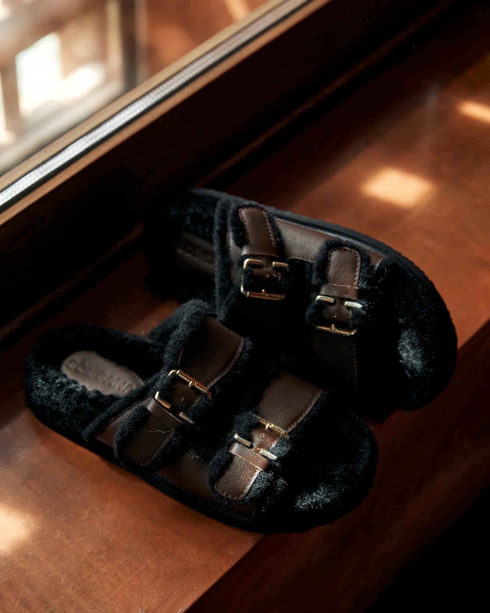 Louis Comfort Footbed Sandals in Mocha & Black - Perfect for Beach, Pool, and Summer Outfits