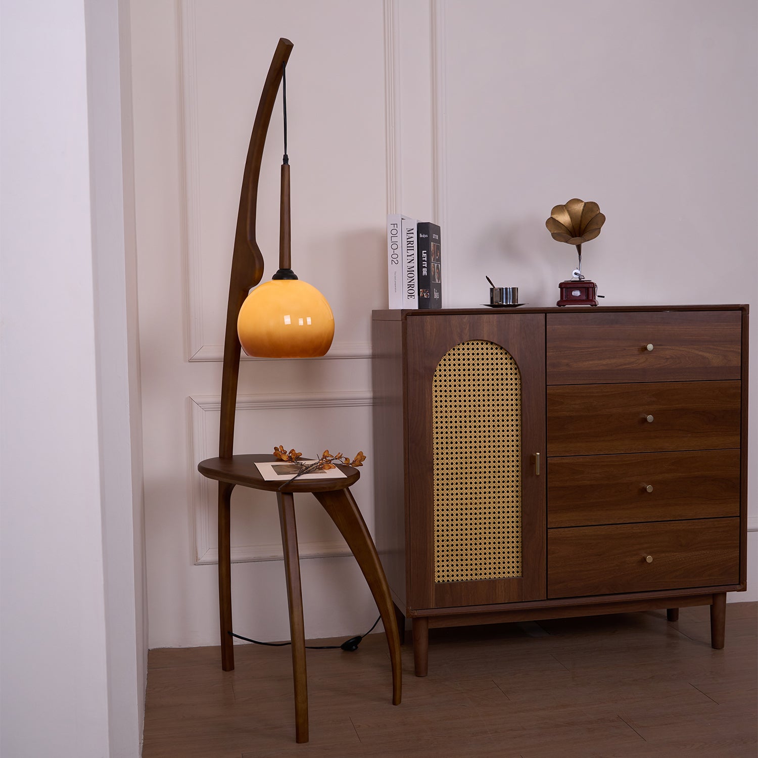 Stylish Curved Mantis Arm Floor Lamp - Adjustable Modern Lighting for Living Room, Bedroom, or Office - Perfect for Reading, Working & Ambient Lighting
