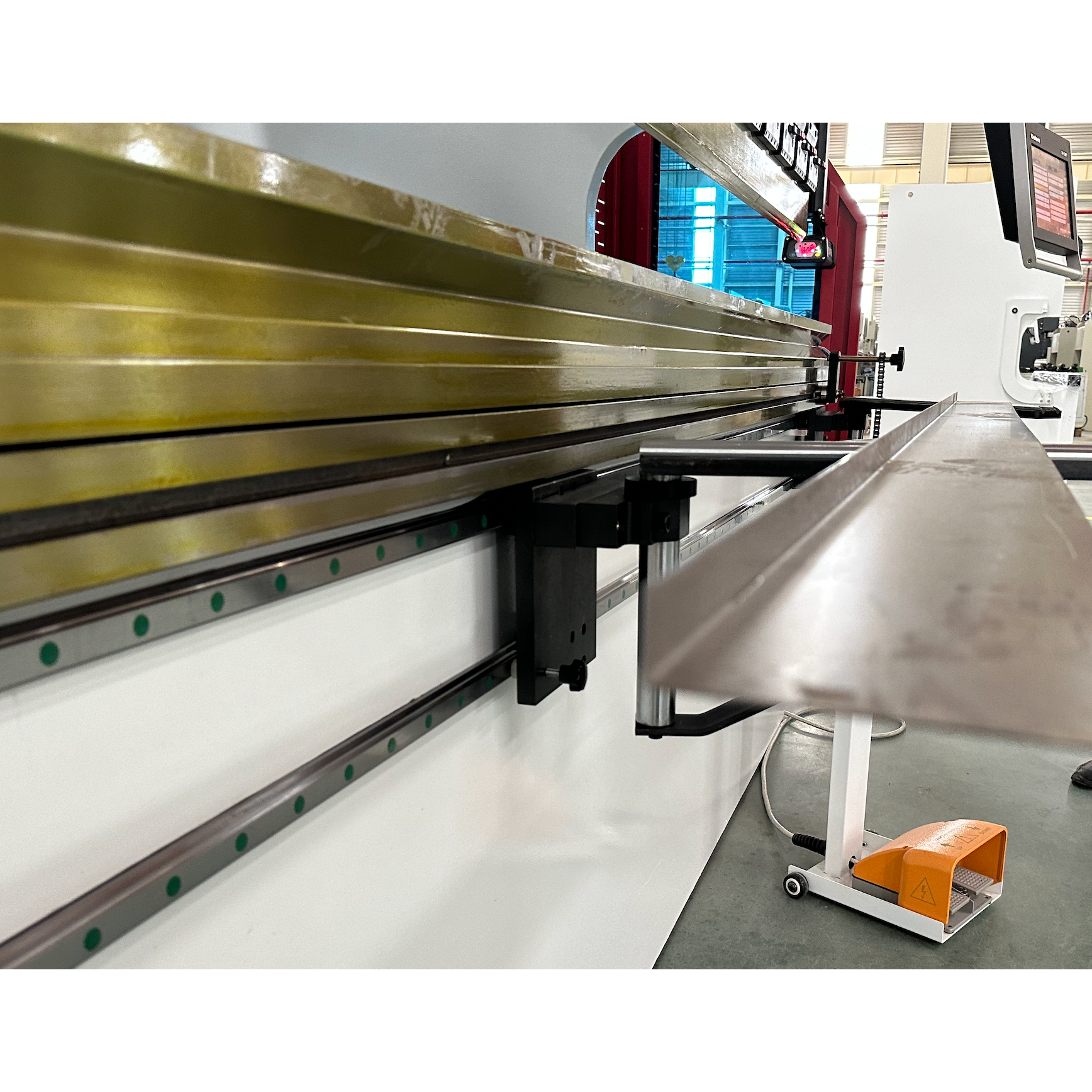 SellEton SL 250 TON 13PB Industrial Sheet Metal Bending Machine | Heavy Duty Metal Forming Press | for Automotive, HVAC & Metal Fabrication Workshops
