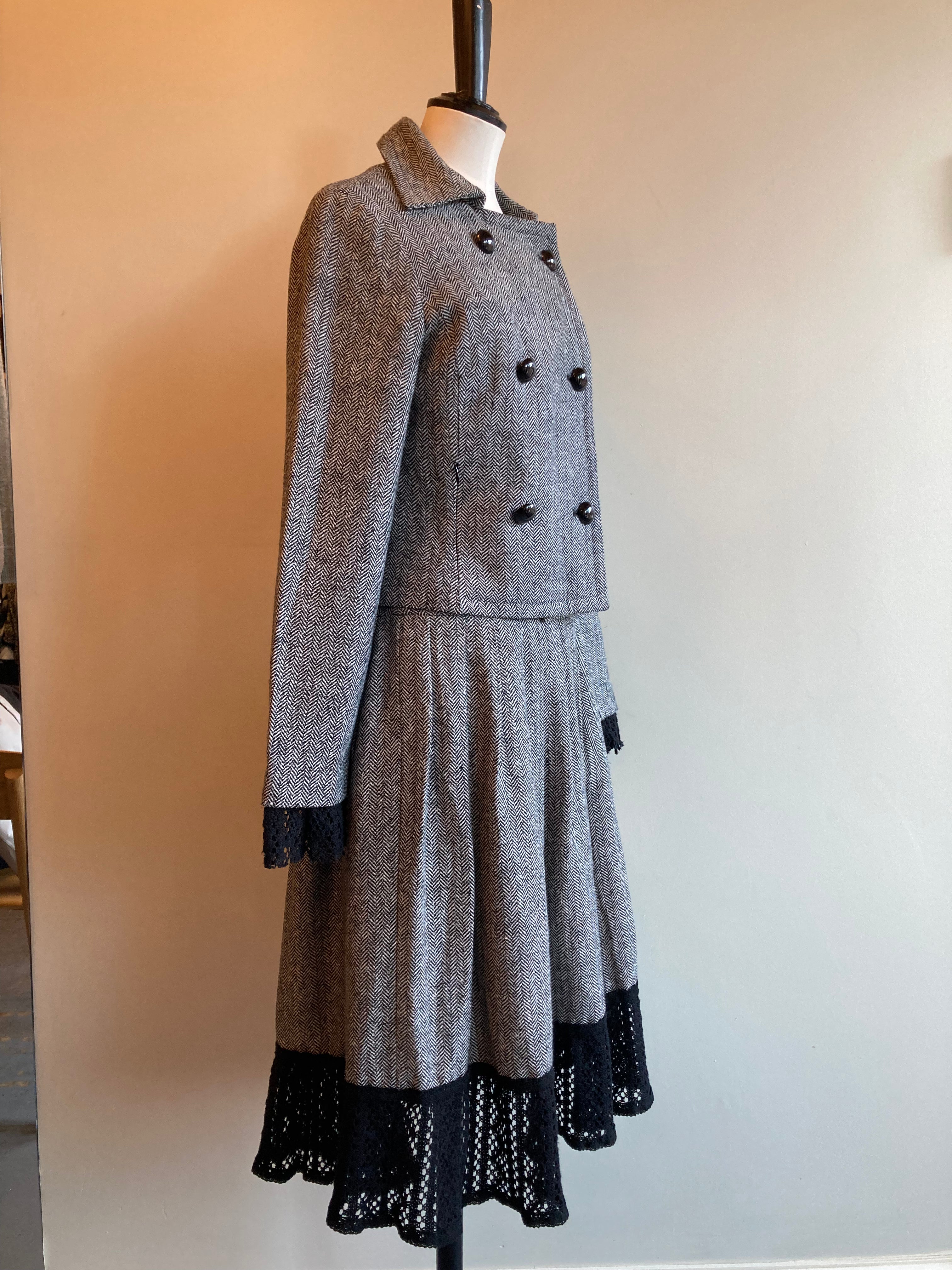 Stylish Houndstooth Skirt Suit for Women - Elegant Office Wear & Business Attire - Perfect for Work, Interviews, and Professional Events
