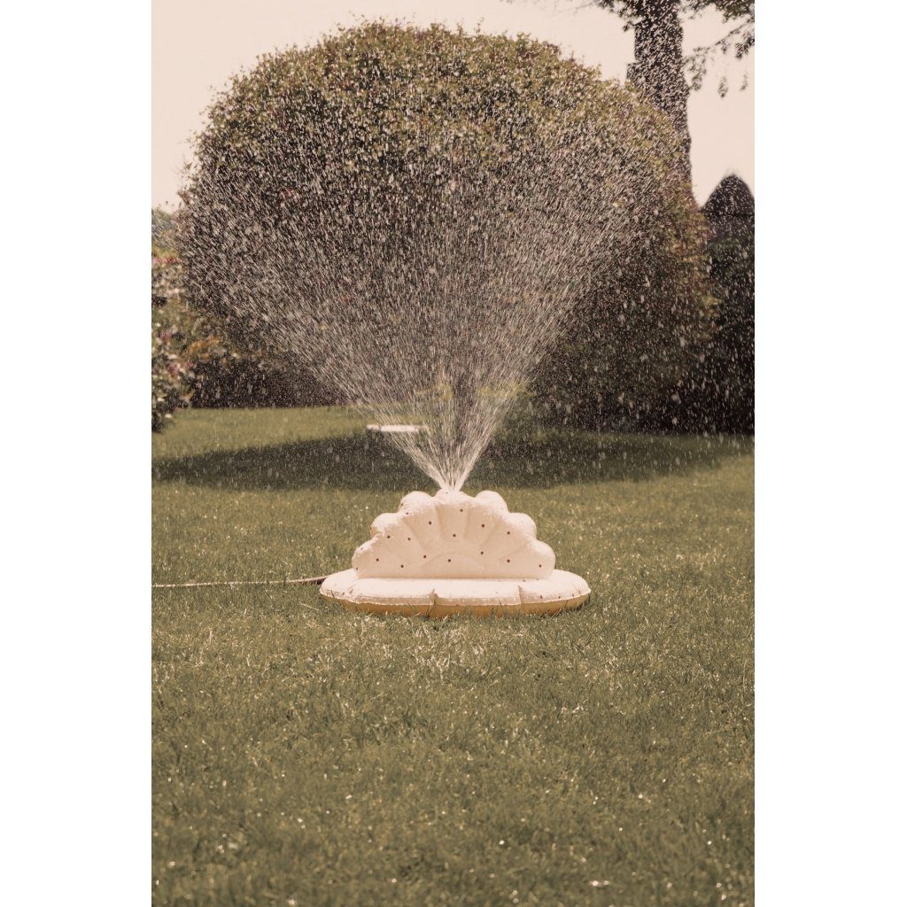 KONGES SLØJD Shell Toy Sprinkler for Kids - Fun Outdoor Water Play Lemon Shaped Summer Sprinkler Toy for Toddlers & Children - Perfect for Backyard, Pool, Beach & Garden Water Activities