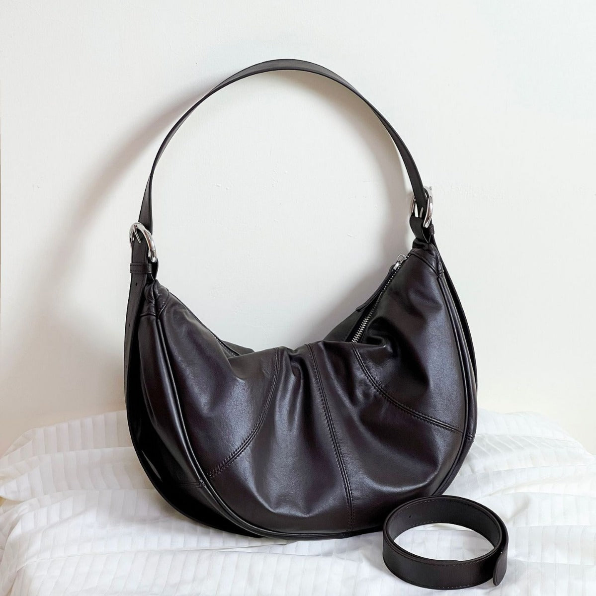 Stylish Crescent Shoulder Bag for Women - Fashionable Crossbody Purse with Adjustable Strap - Perfect for Work, Travel & Everyday Use
