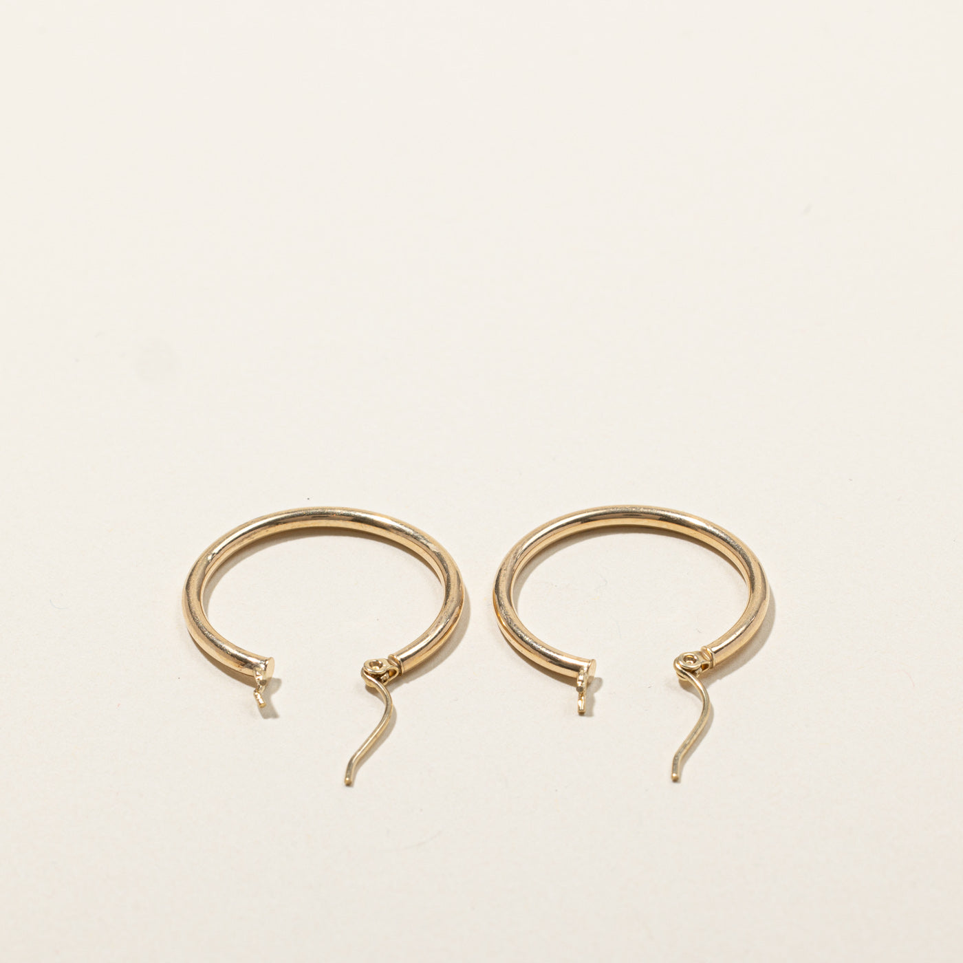 14K Gold Hoop Earrings for Women - Classic Plain Round Huggie Hoops - Perfect for Everyday Wear, Parties & Gifts