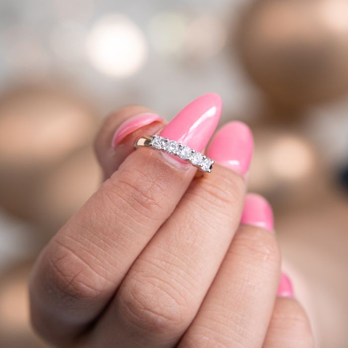 18ct Yellow Gold Diamond Ring for Women - Elegant Solitaire Engagement & Wedding Band - Perfect for Proposals, Anniversaries, and Special Occasions