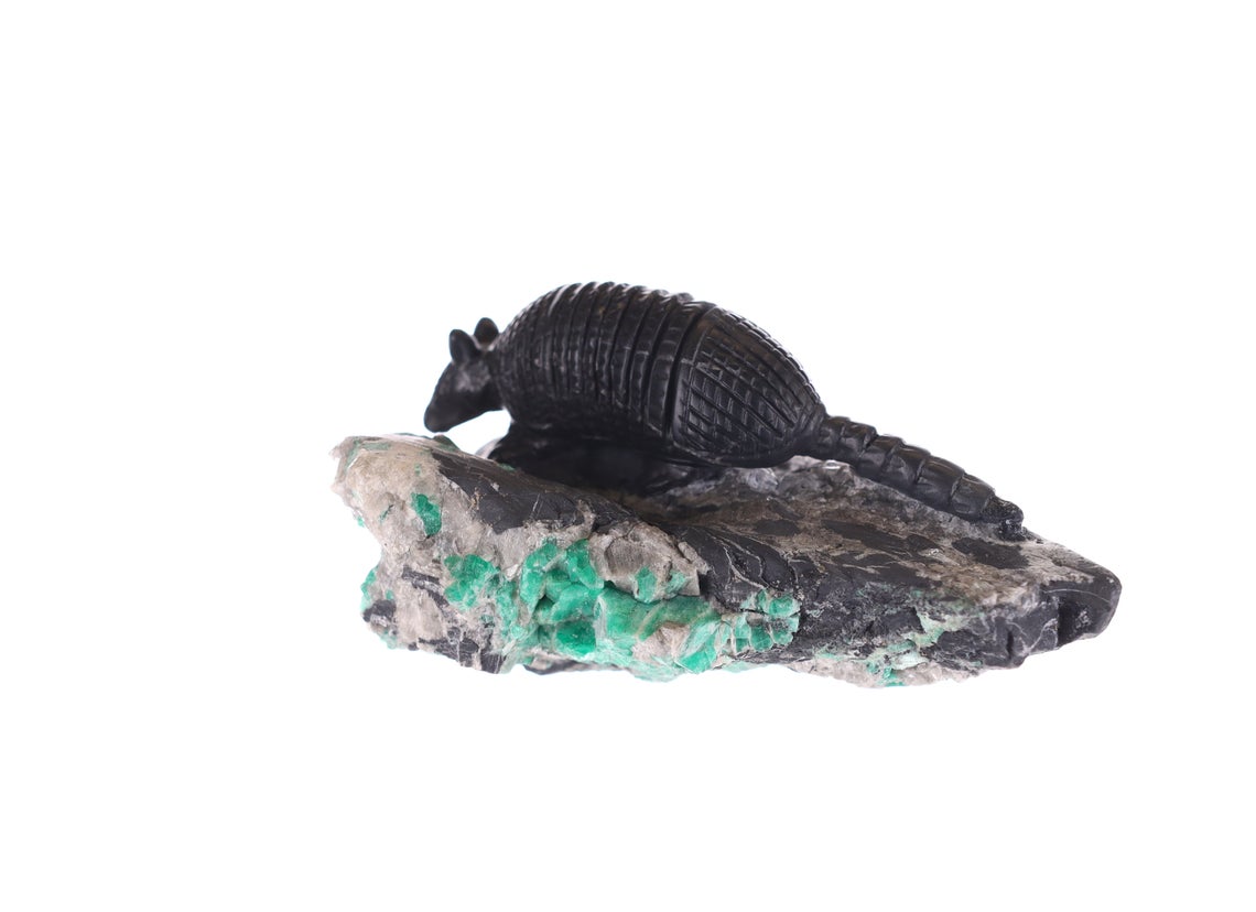 Colombian Emerald Armadillo Rough Crystal Sculpture - Natural Gemstone Carving for Home Decor, Meditation & Spiritual Healing