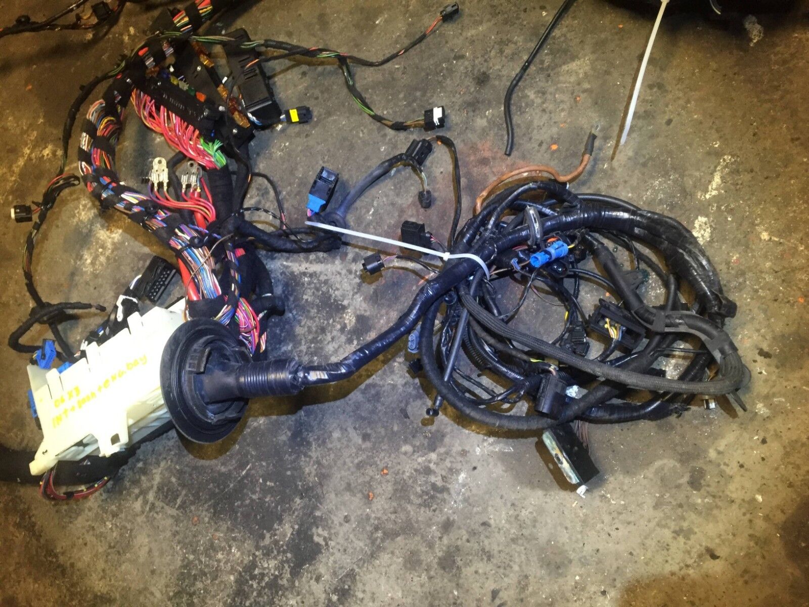 04 05 06 BMW X3 E83 3.0L OEM Interior Dash & Main Fuse Box Wiring Harness - Perfect for Electrical Repairs & DIY Car Upgrades