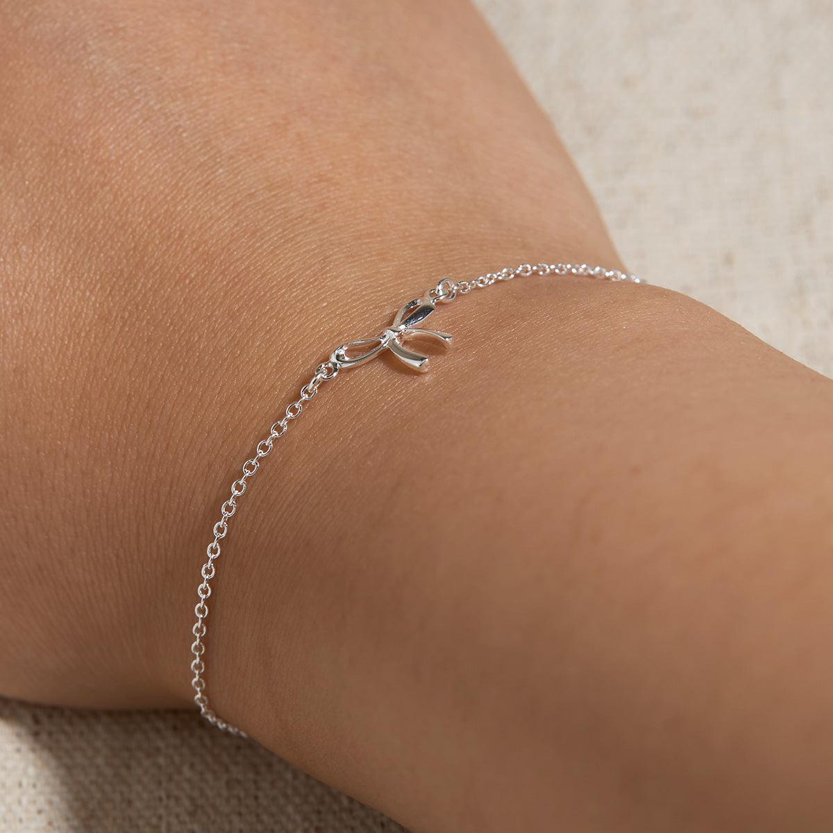 Elegant Bow Bracelet for Women - Dainty Adjustable Bowknot Jewelry Gift for Her - Perfect for Weddings, Parties & Everyday Wear
