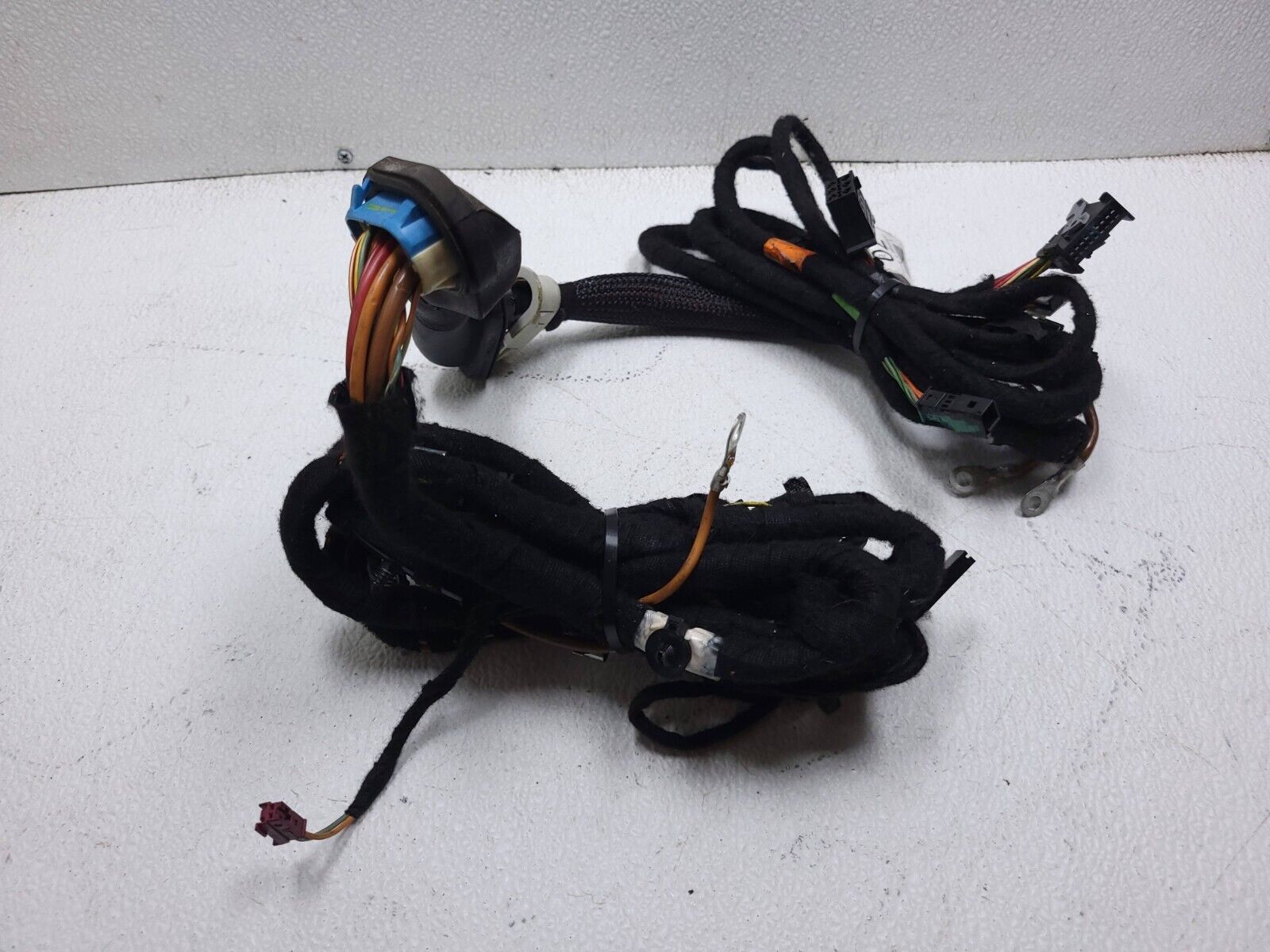 06-11 Mercedes ML500 Trunk Lid Wire Harness OEM Replacement - Perfect for Electrical Repairs & Upgrades in Mercedes SUVs