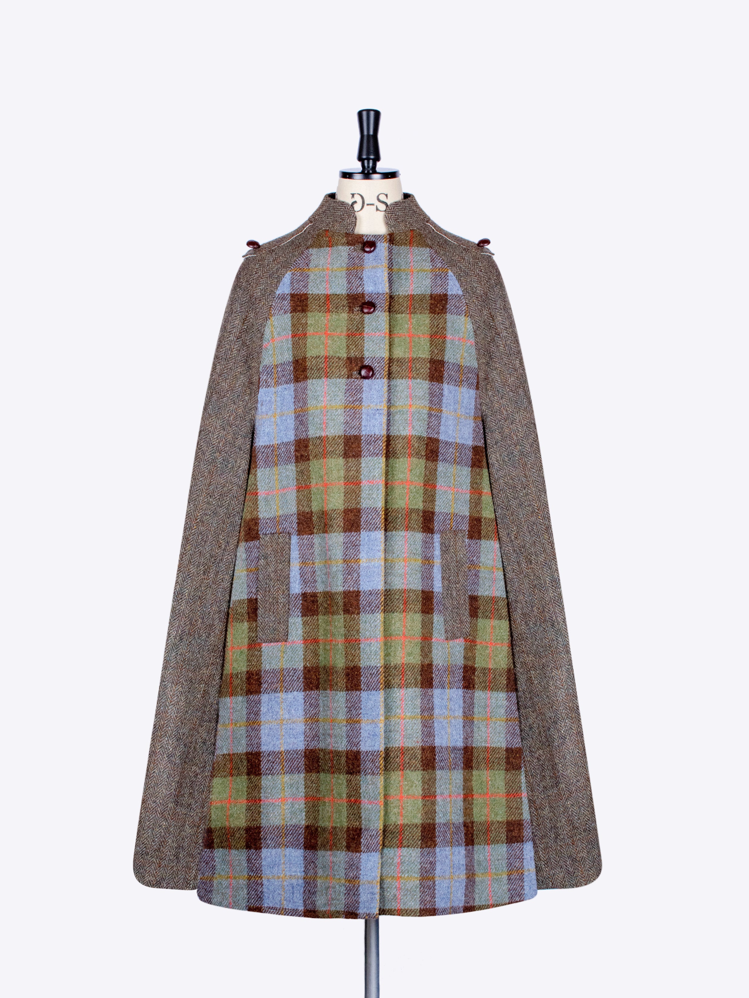 Stylish Long Cape in MacLeod & Moss Green - Perfect for Outdoor Adventures, Cosplay, and Fashion Statements