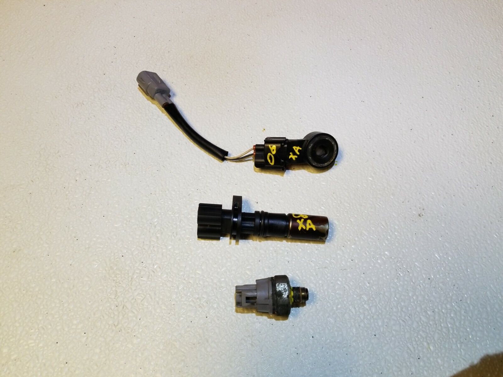 04 05 06 Scion XA 1.5L Crankshaft Knock Oil Pressure Sensor - 3 Pack OEM Replacement - Perfect for Engine Maintenance & Performance Tuning