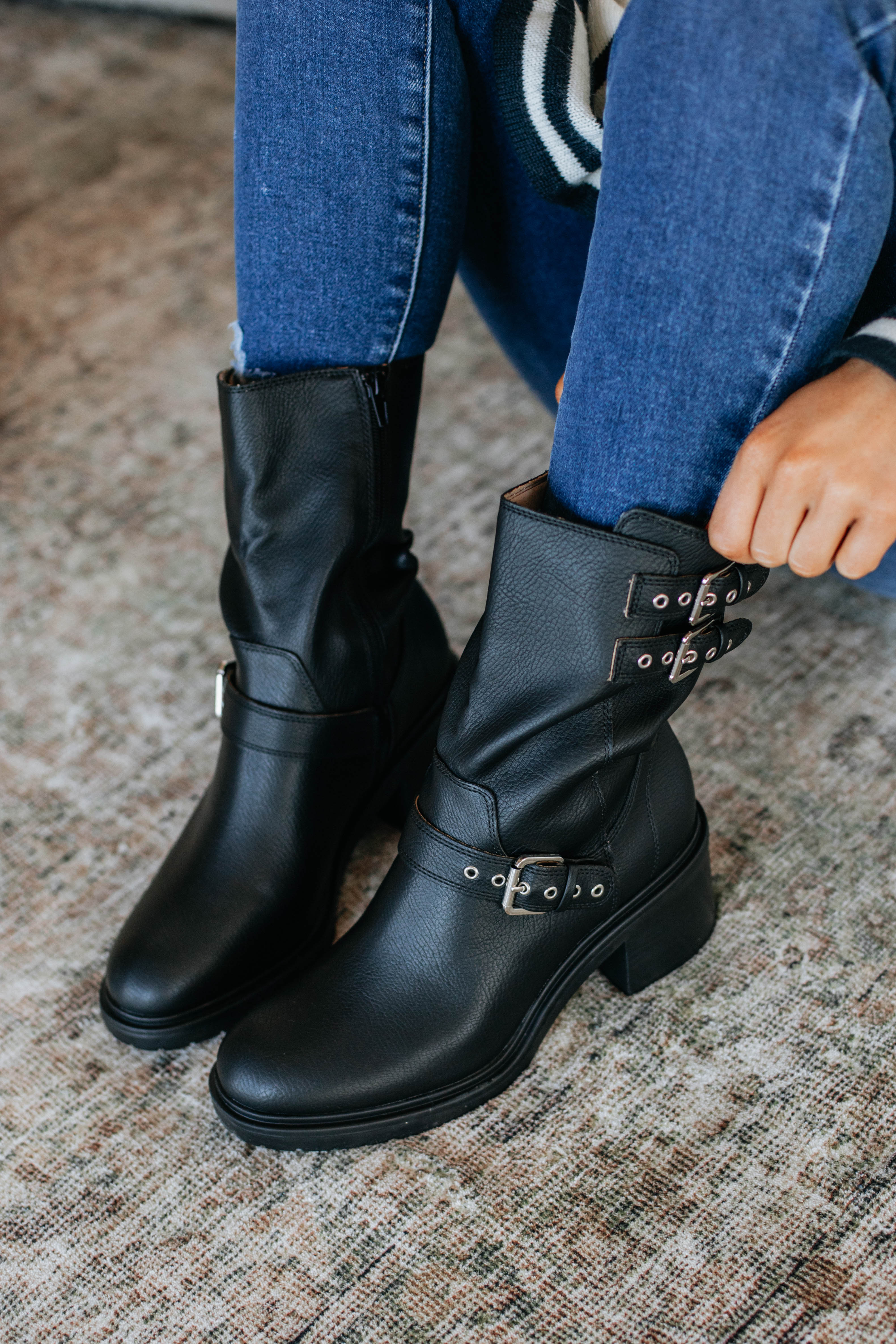 Cool On Command Boots for Men & Women - Black - Comfortable & Stylish Winter Boots for Outdoor Activities & Snow Hiking
