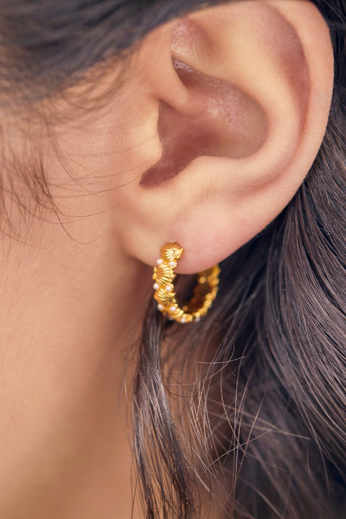 Pearl Scallop Hoop Earrings for Women - Elegant Shell-Shaped Pearl Dangle Earrings | Perfect for Weddings, Parties & Special Occasions