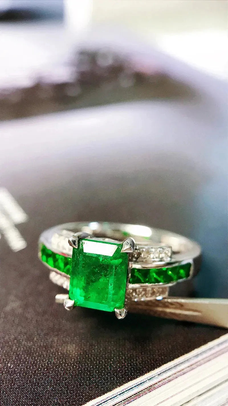 18K White Gold Emerald and Diamond Ring for Women | Minimalist Luxury Jewelry | Perfect for Parties, Weddings & Special Occasions