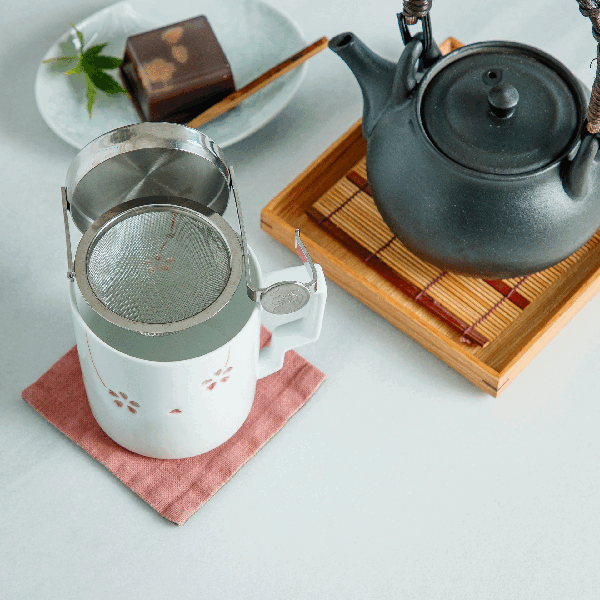 Premium 360° Rotating Tea Infuser with Fine Mesh - Perfect for Loose Leaf Tea, Herbal Tea, and Fruit Infusions at Home or Office