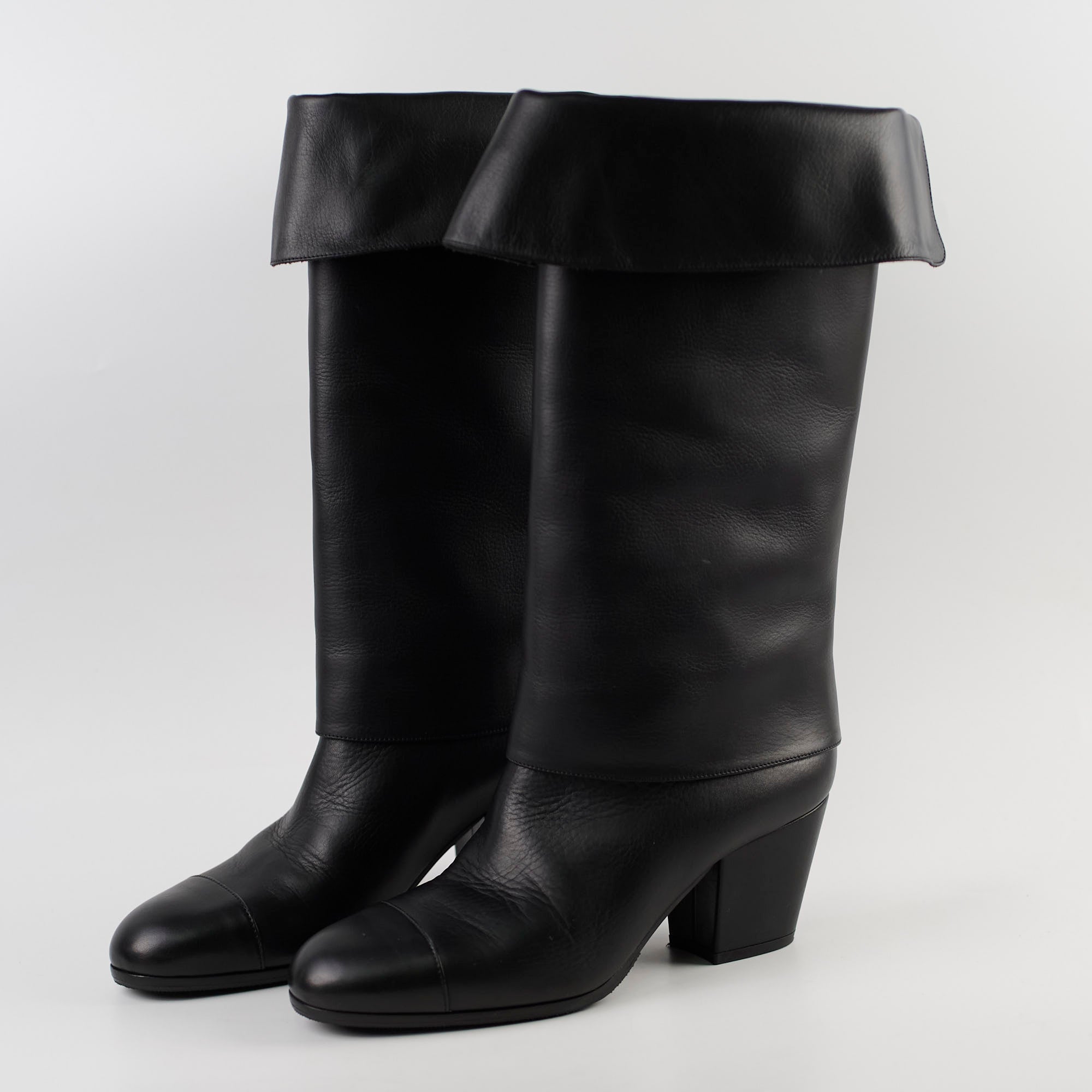 Chanel Black Leather Riding Boots Women's Size 39 - Elegant Equestrian & Winter Fashion Footwear for Riding, Casual Wear & Special Occasions