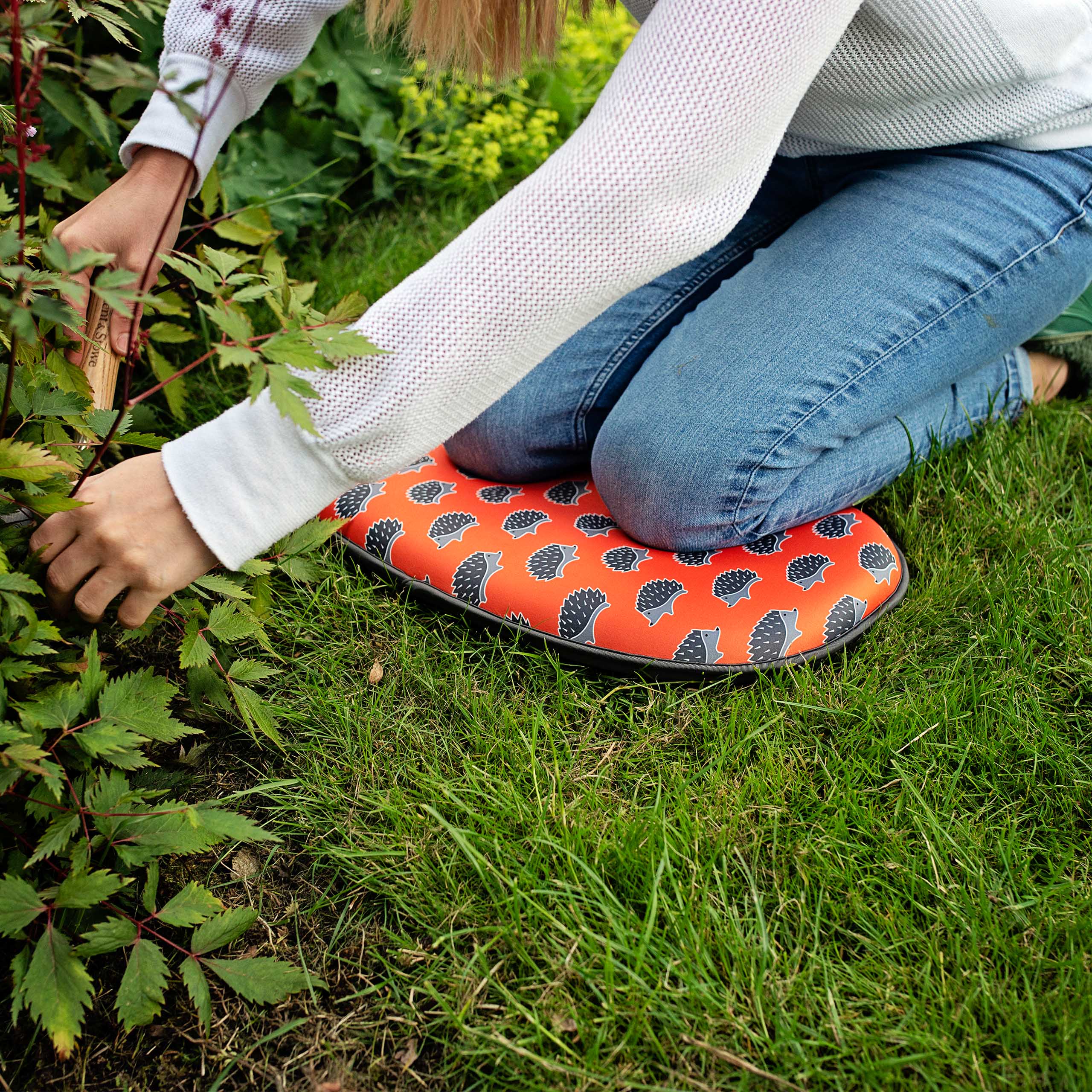Thistlewood Memory Foam Garden Kneeler Pad - Comfortable Cushion for Gardening, Weeding & Outdoor Work - Waterproof & Durable Knee Protection for Seniors & Adults - Perfect for Lawn Care, Planting & Yard Maintenance
