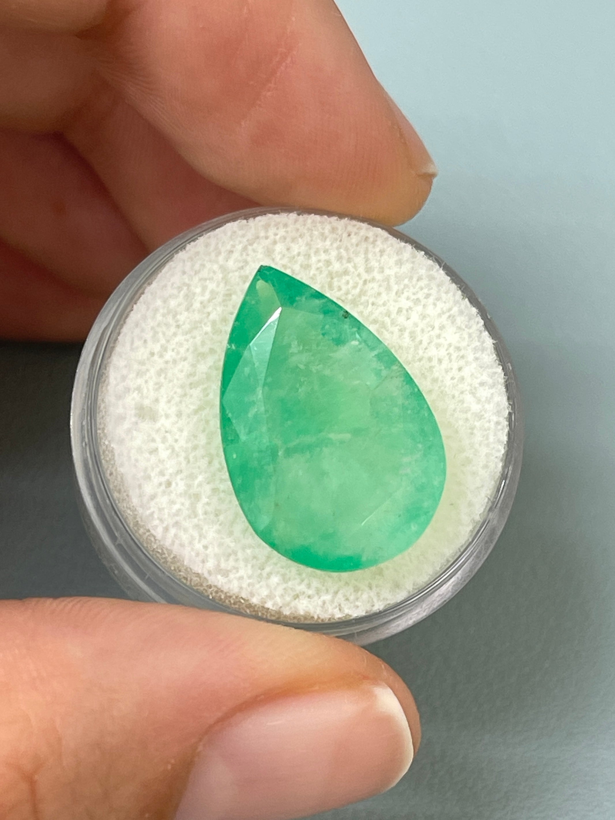 14.77 Carat Natural Colombian Emerald Pear Cut Loose Gemstone - Earthy Green 21x14mm for Jewelry Making, Engagement Rings & Luxury Gifts