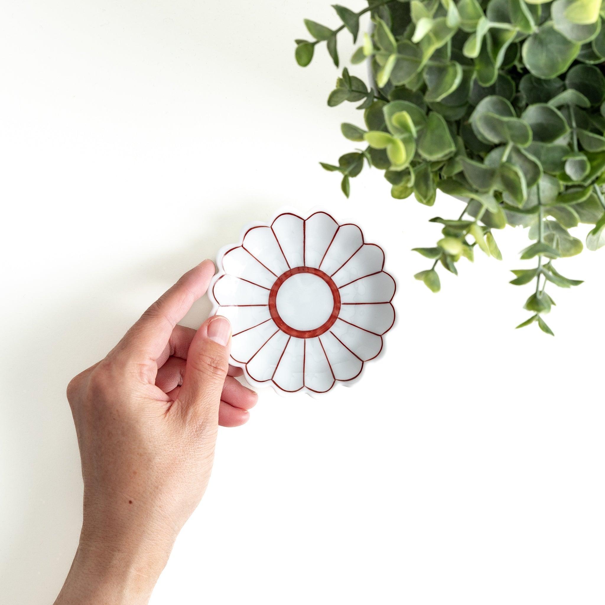 Chrysanthemum Pattern Sauce Dish - Elegant Ceramic Dipping Bowl for Soy Sauce, Condiments & Sushi - Perfect for Asian Dining, Home Decor & Gift Giving