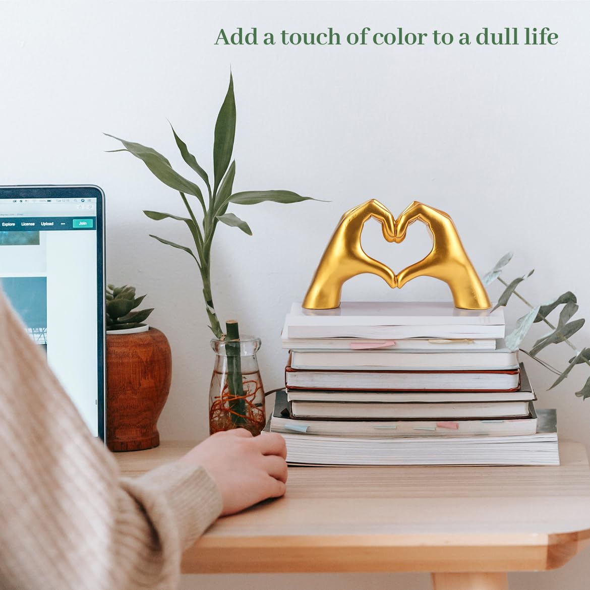 Gold Hand Gesture Statue Sculpture - Elegant Home Decor for Bedroom, Bookshelf & Coffee Table - Love Finger Aesthetic Accent Piece - Perfect for Wedding Centerpieces, Housewarming Gifts & Boho Room Decor (Gold)