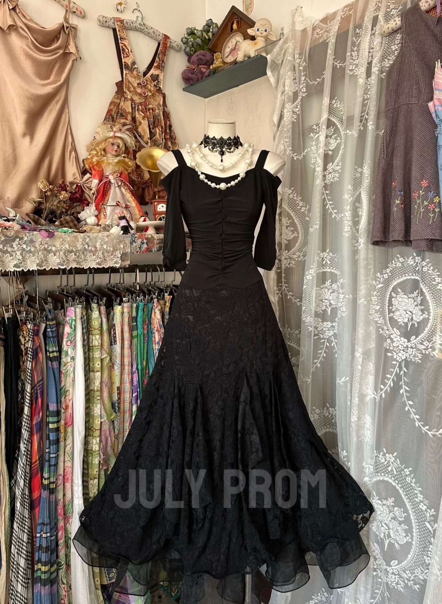 Elegant Black A-Line Lace Formal Party Dress - Vintage Inspired Prom Gown J4781 | Perfect for Homecoming, Evening Galas & Special Occasions