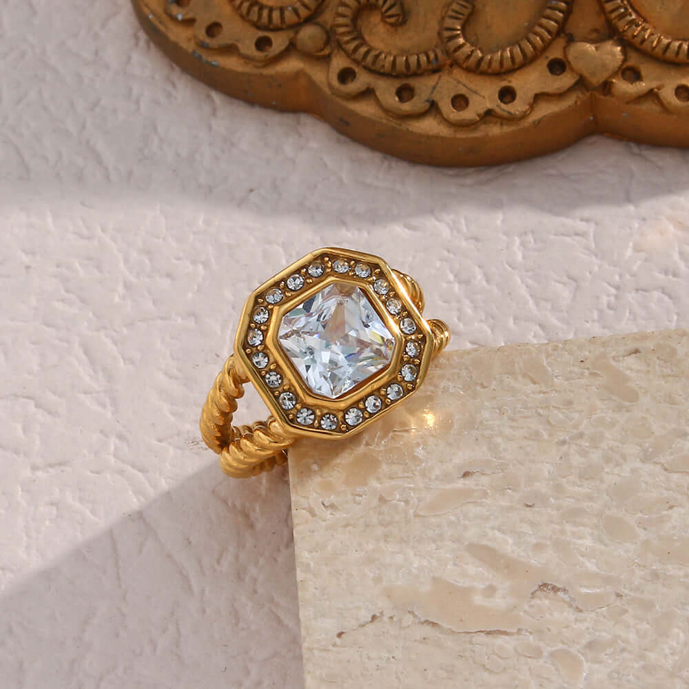 18K Gold Vintage Green Cubic Zirconia Twist Split Ring - Elegant Jewelry for Women, Perfect for Parties, Weddings & Special Occasions | JDR694