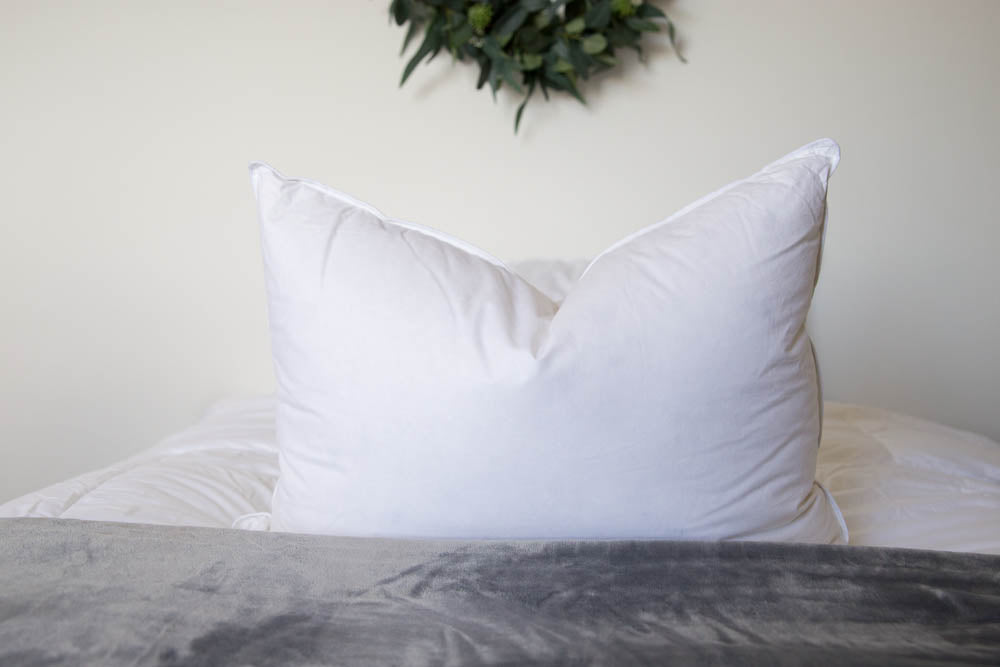 Premium 50% White Goose Down & 50% White Goose Feather Pillow - Ultra Soft & Supportive for Side, Back & Stomach Sleepers - Perfect for Bedroom, Guest Room & Travel