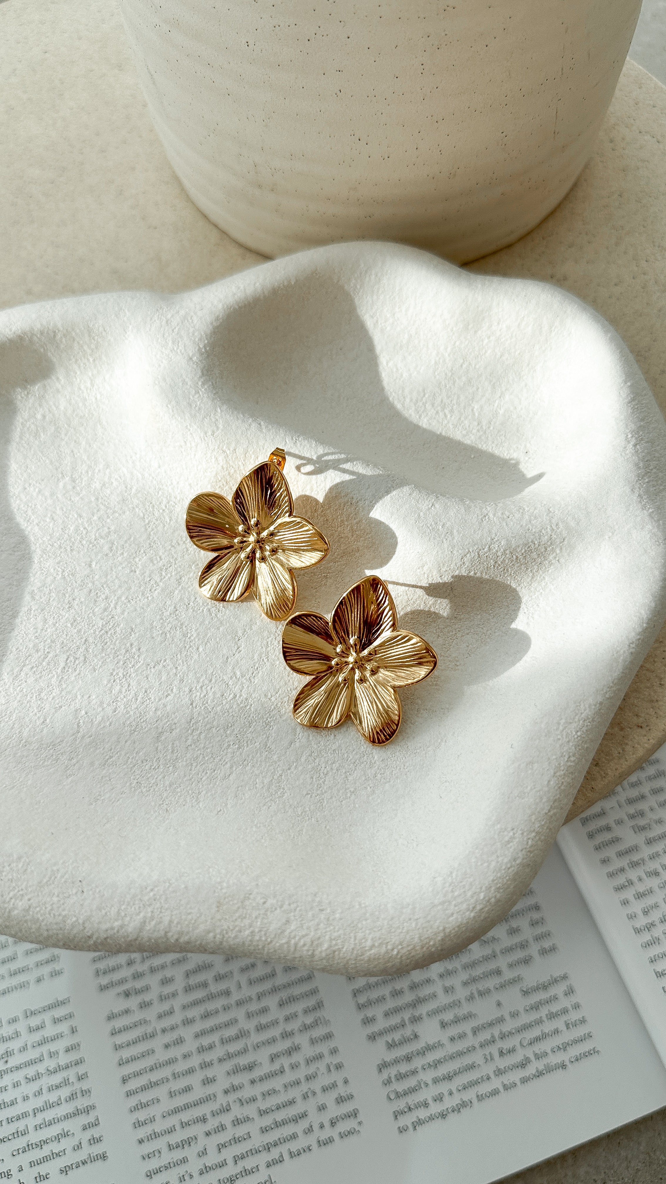 Breeze Earrings - Elegant Gold Hoop Earrings for Women | Perfect for Everyday Wear & Special Occasions