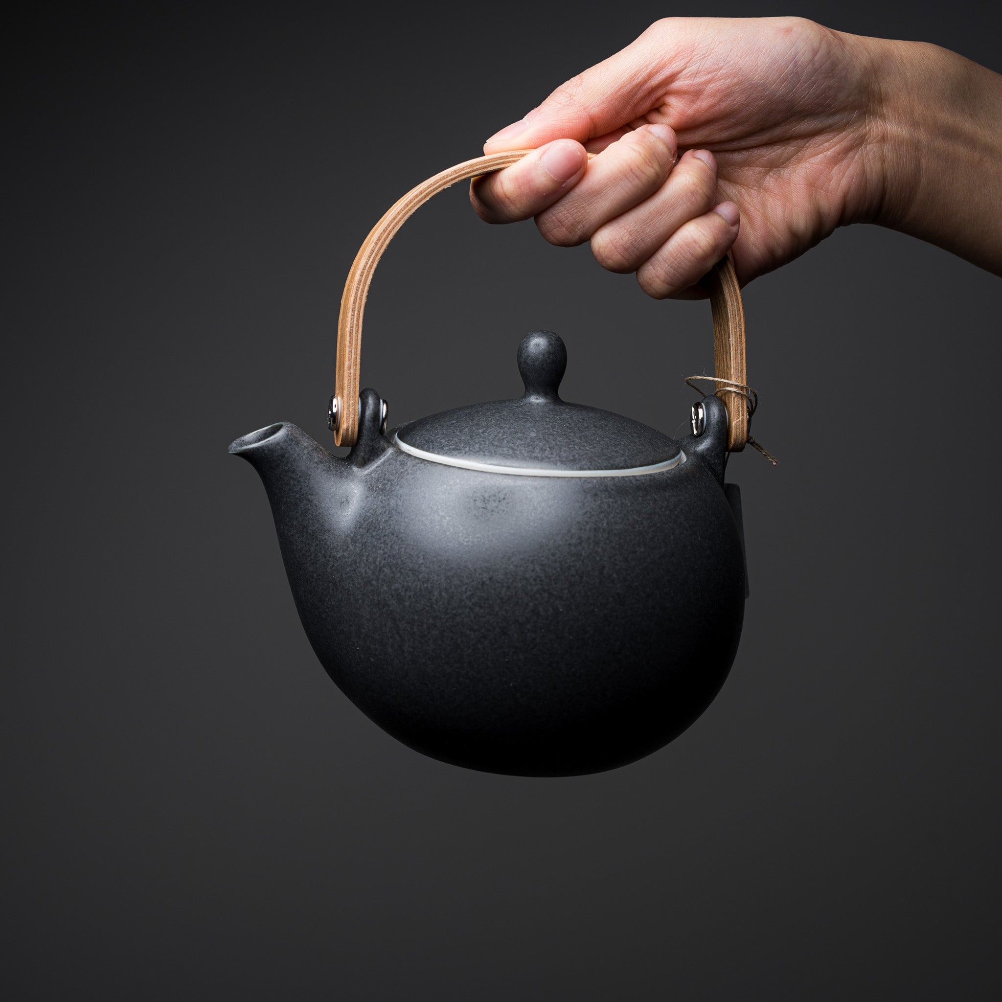 Yui Japanese Wooden Handle Teapot 600ml - Traditional Ink Design for Matcha & Loose Leaf Tea Brewing - Perfect for Tea Ceremonies & Home Tea Time