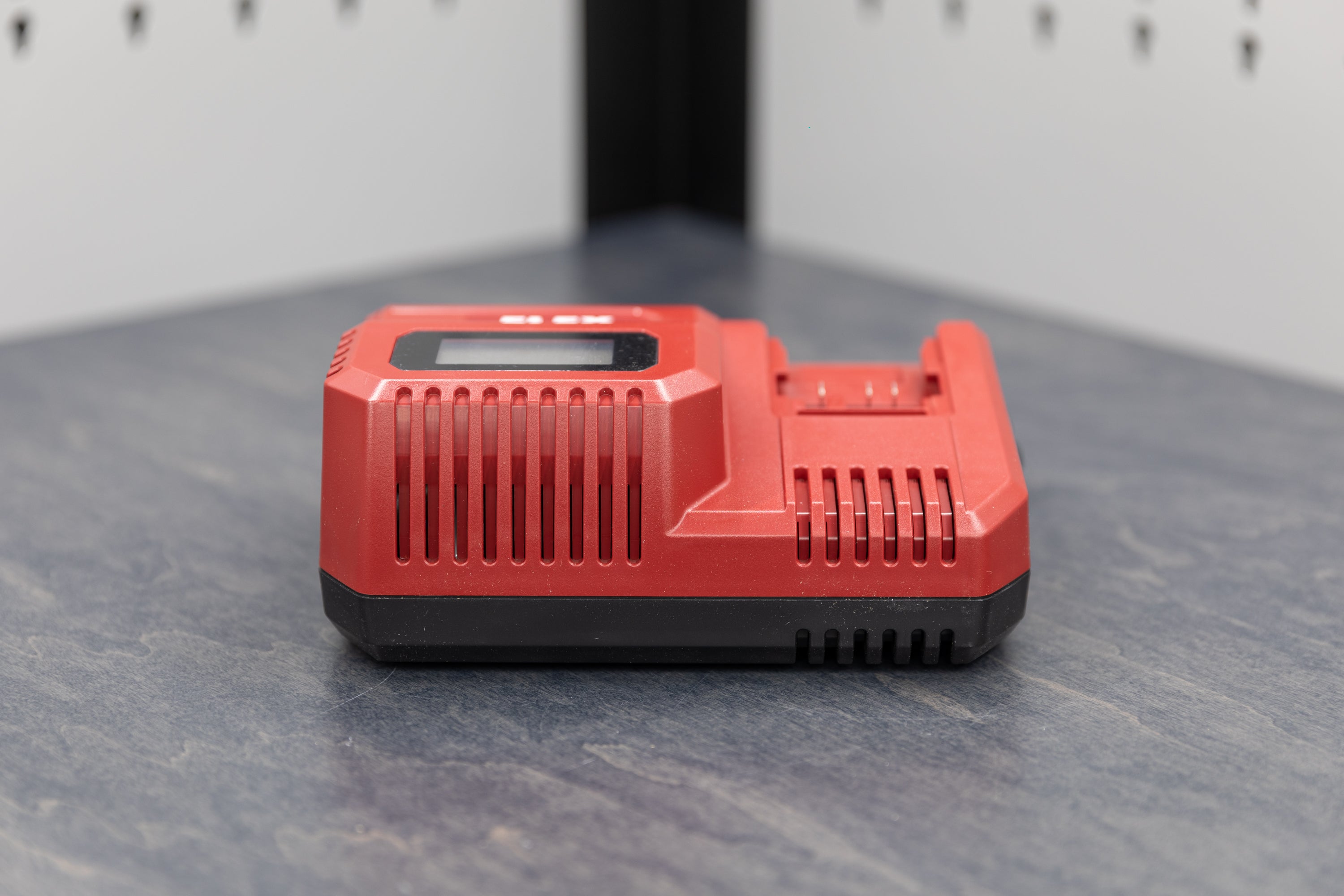 Flex 18.0V/12.0V Fast Battery Charger for Power Tools - Compatible with Drills, Saws & Outdoor Equipment - Perfect for DIY Projects & Professional Worksites