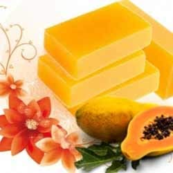 Fresh Papaya Melt & Pour Soap Base - Exfoliating & Moisturizing for Dry, Flaky Skin - 100g - Perfect for DIY Skincare & Spa Treatments