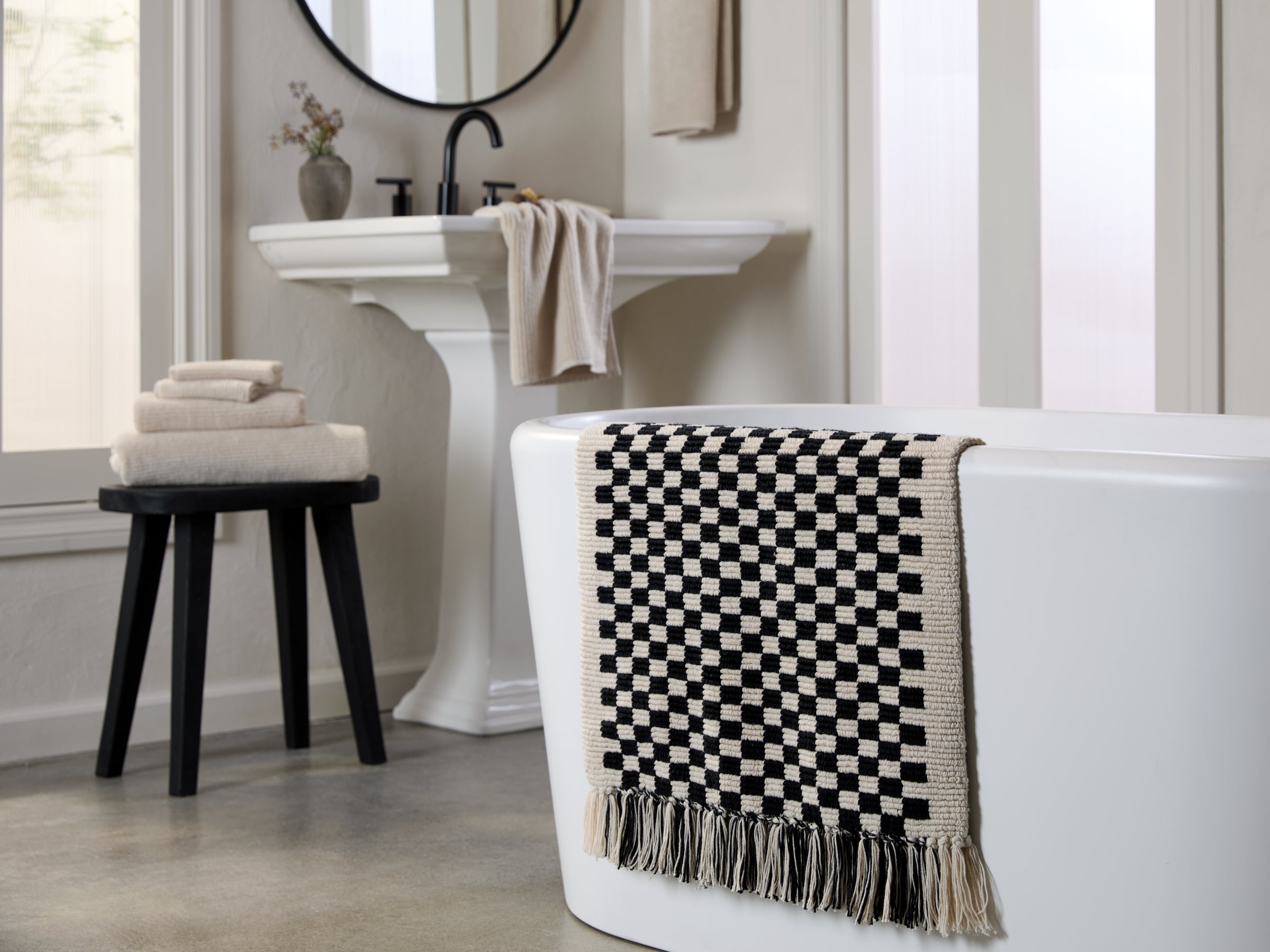 Organic Checkered Bath Rug - Natural & Black Non-Slip Bathroom Mat for Shower, Tub, and Vanity Area - Eco-Friendly Cotton Bath Mat for Modern Home Decor
