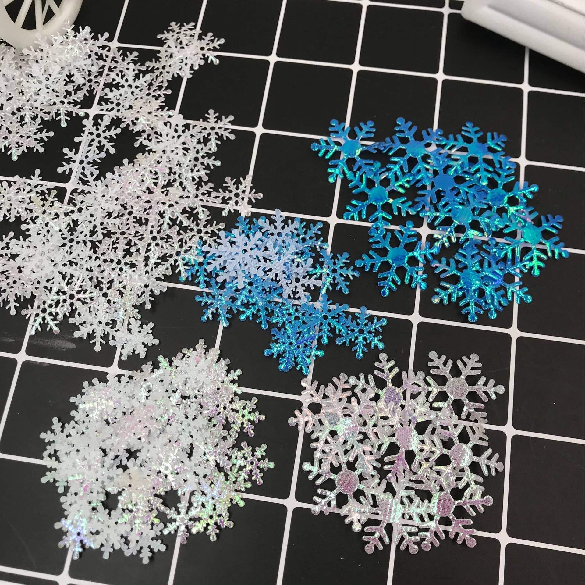 1200pcs Winter Wonderland White Snowflake Decorations - Premium Christmas Party Supplies for Xmas Tree, Holiday Home Decor, Birthday & Wedding Confetti (White & Blue) - Perfect for Festive Celebrations, DIY Crafts & Seasonal Table Scatters