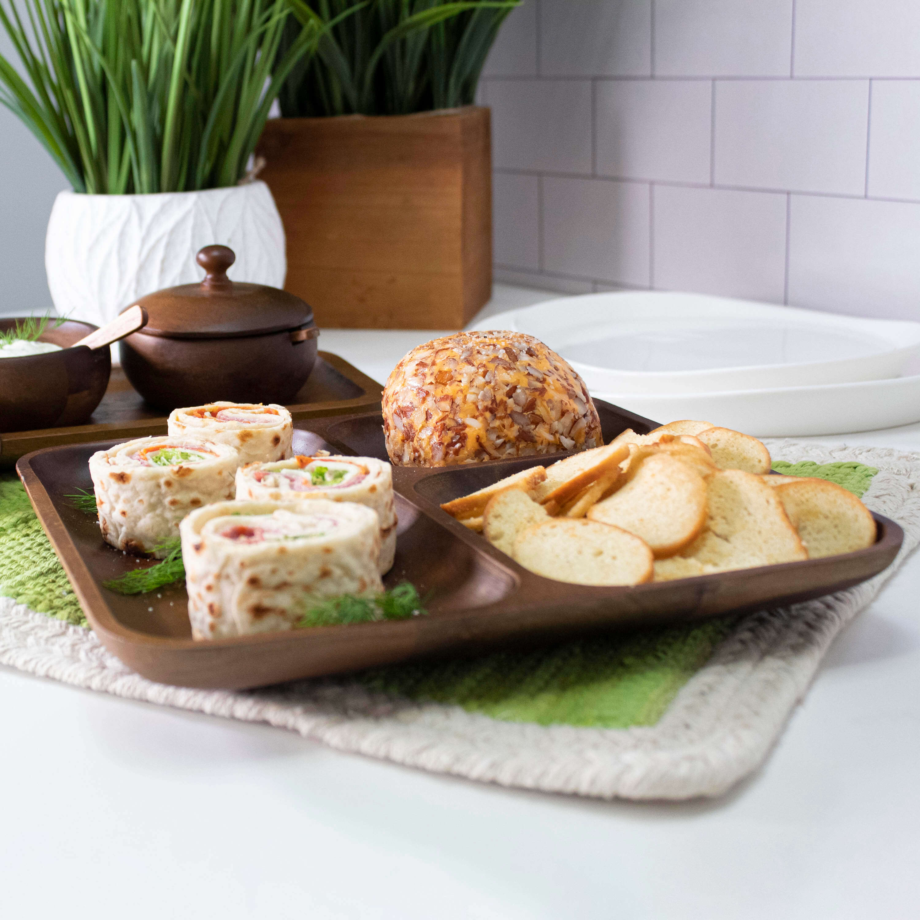 BergHOFF Acacia Wood 2-Piece Divided Serving Tray and Cutting Board Set - Perfect for Charcuterie, Cheese Platters & Kitchen Prep