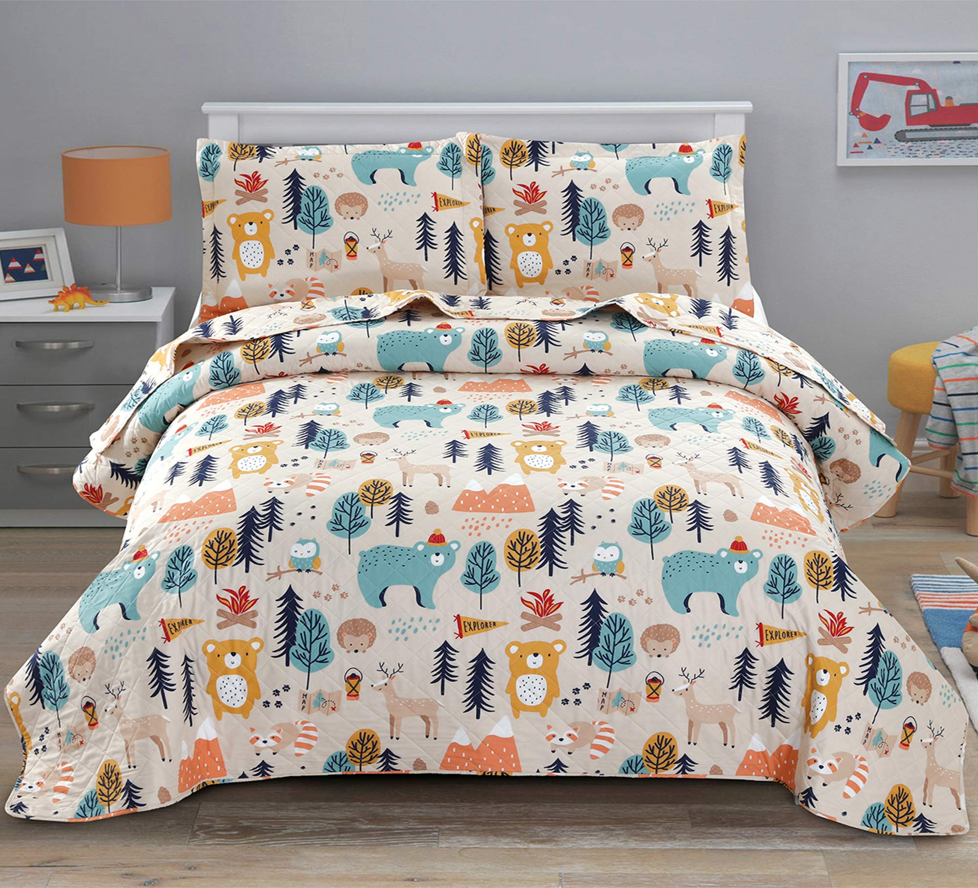 **Cartoon Bear Twin Quilt Set - Lightweight Reversible Kids Bedspread with Forest Animal Print - Cozy Coverlet for Boys' Bedroom Decor & Nursery Bedding**    *(Perfect for kids' rooms, nursery decor, and cozy bedtime - adds a playful touch to any child's space!)*