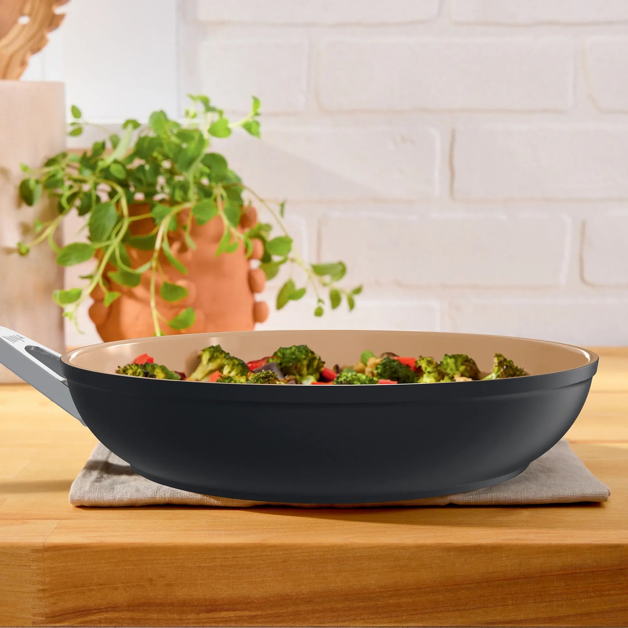 Ninja Extended Life Premium Ceramic 6-Piece Cookware Set - Nonstick, Oven & Dishwasher Safe Pots & Pans for Healthy Cooking | Perfect for Frying, Sautéing & Baking