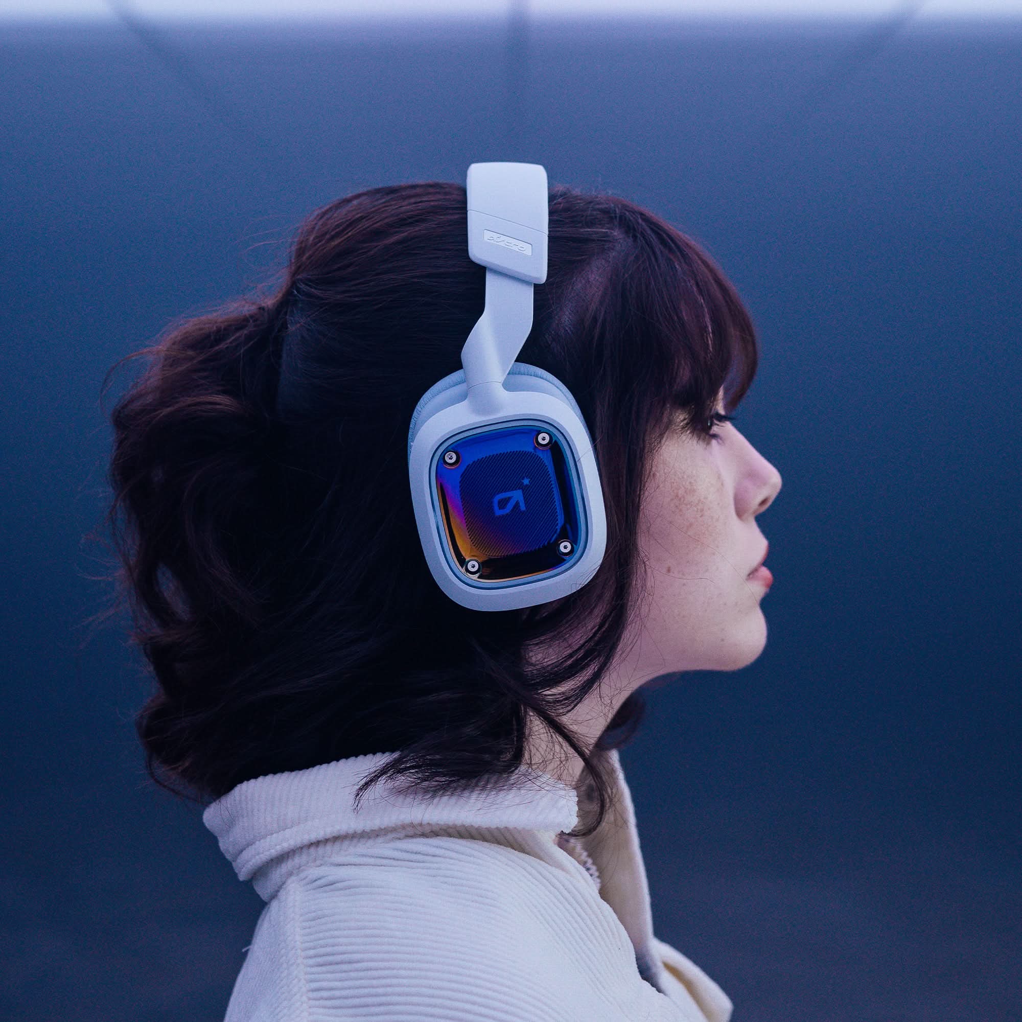 ASTRO Gaming A30 Wireless Over-Ear Gaming Headset with Microphone - White - Compatible with Xbox, PS5, PC - Perfect for Competitive Gaming & Streaming