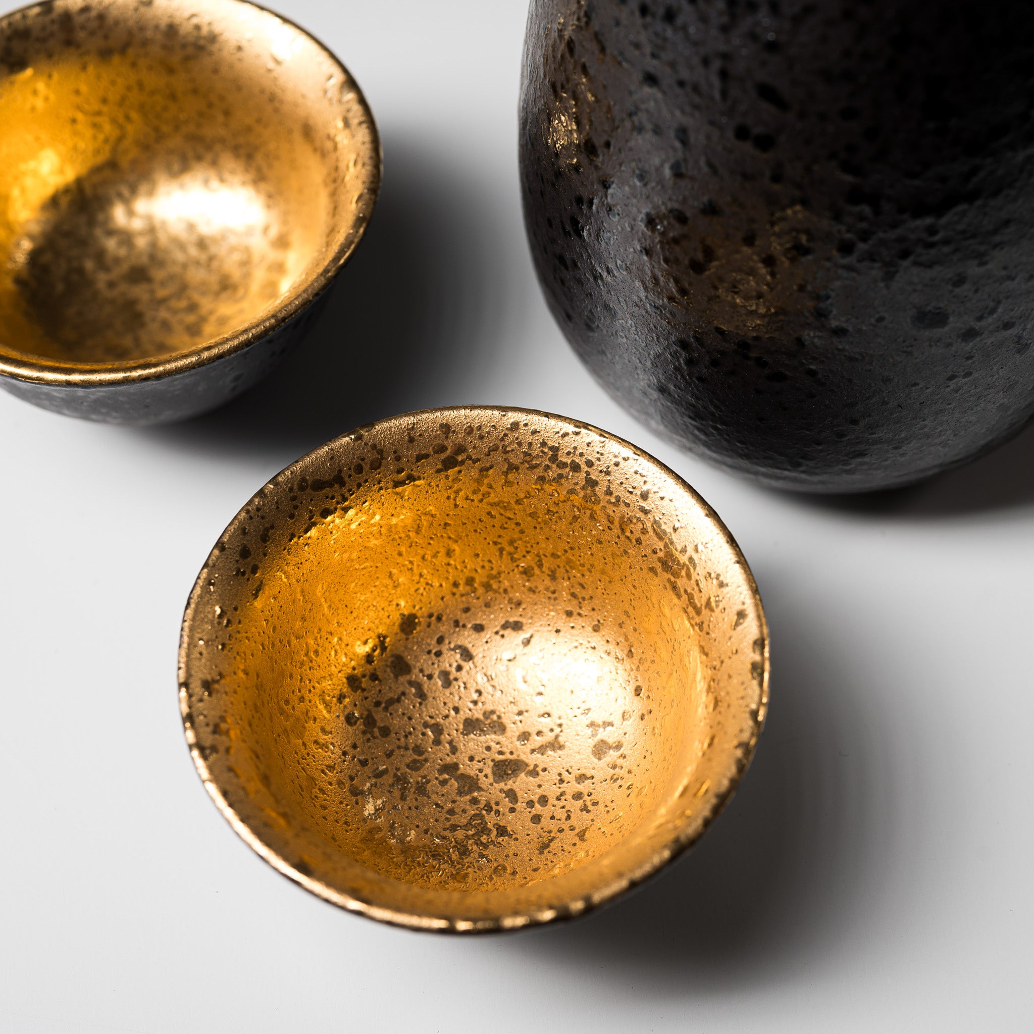 Premium Mino Ware Pottery Sake Set - Black Crystal Glaze with Gold Accents | Traditional Japanese Ceramic Drinking Vessels for Sake, Tea & Special Occasions | Elegant Gift for Home Bar & Asian Dining Experience