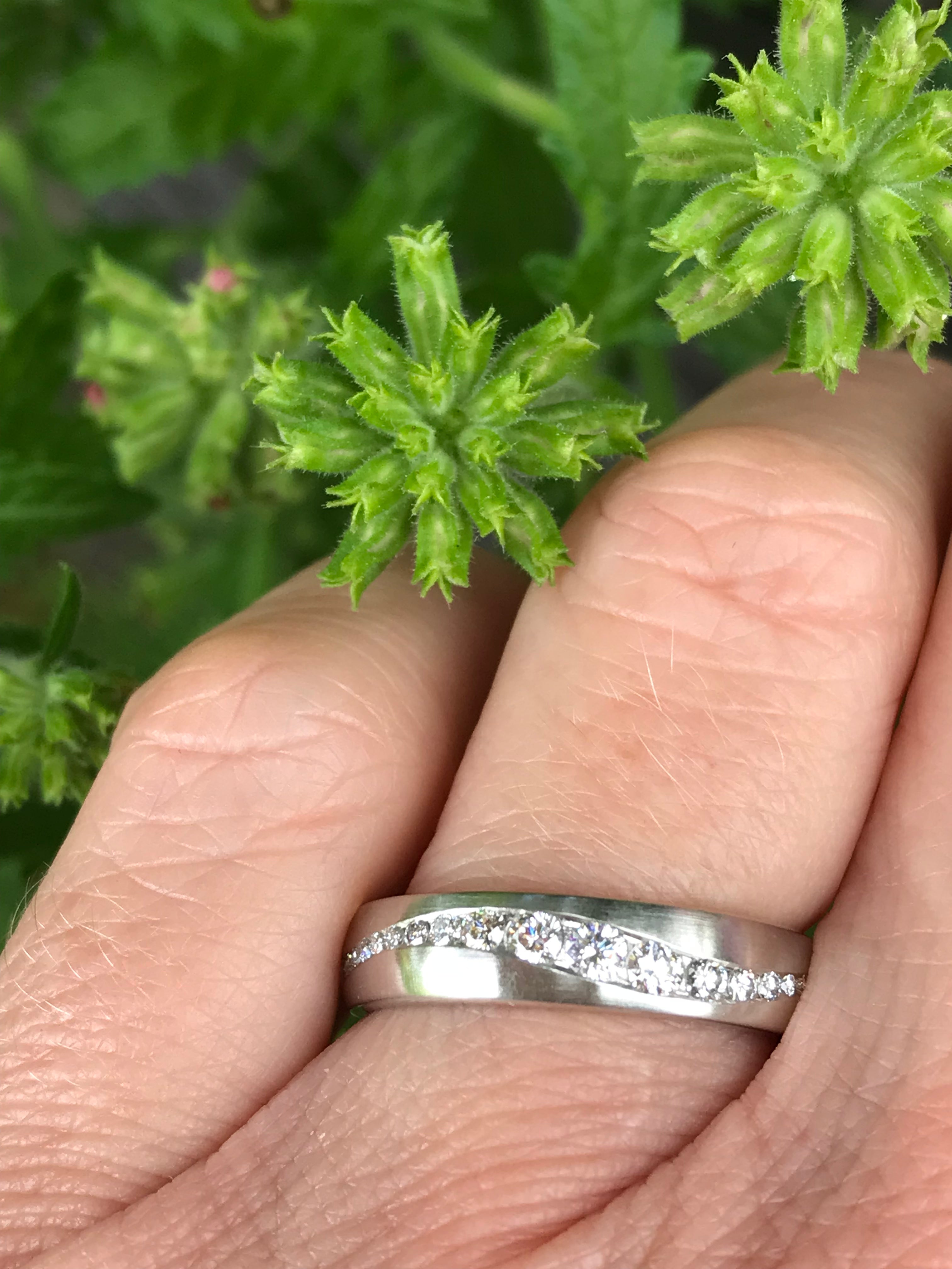 0.75ct Platinum Diamond Wave Wedding Band - VS1 Clarity, Ideal for Bridal Sets & Anniversary Gifts | Elegant Eternity Ring for Women