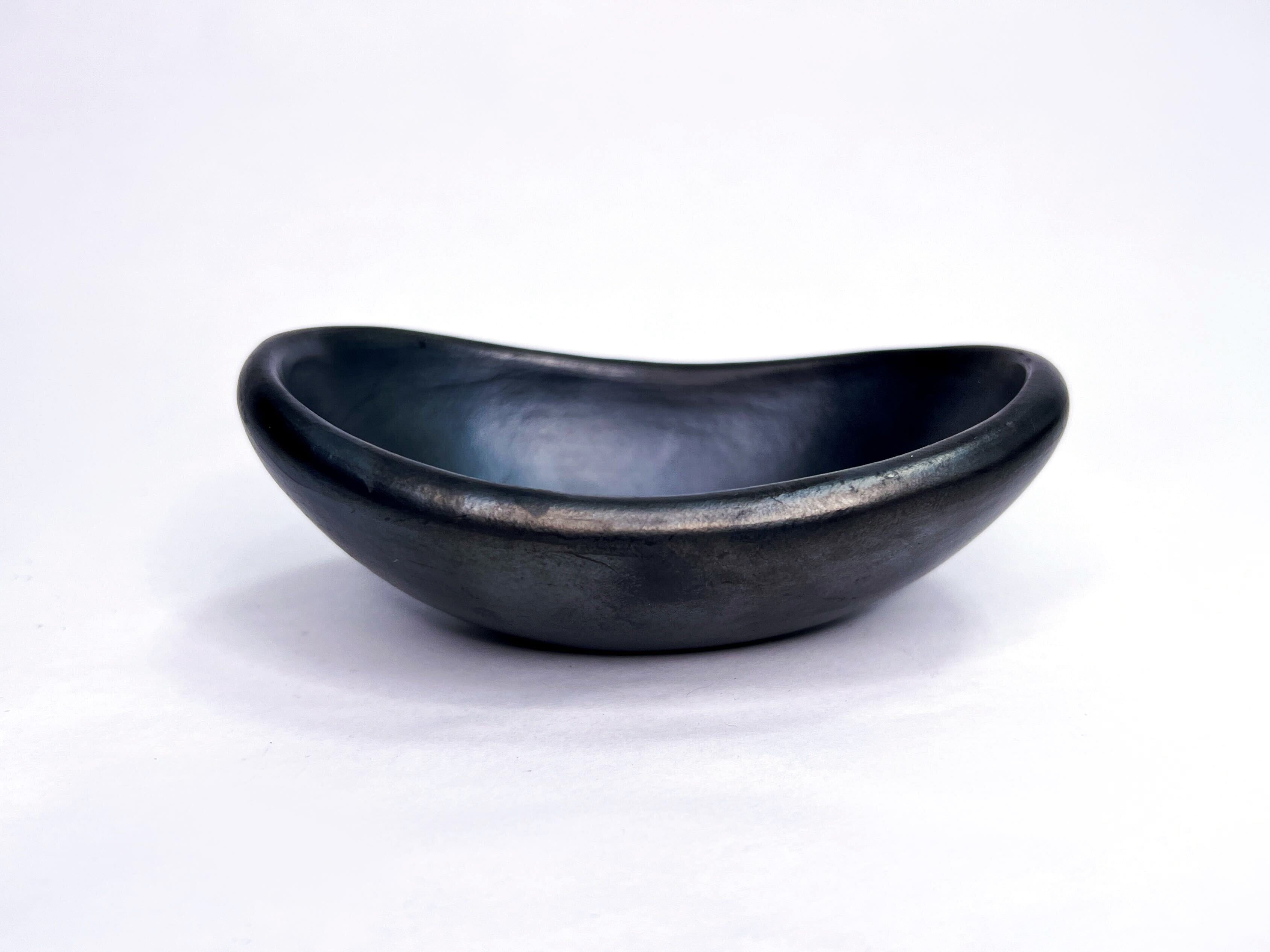 Authentic Chamba Mini Oval Salsa Dish - Elegant Handmade Black Clay Bowl for Salsas, Dips & Condiments | All-Natural Colombian Craftsmanship | Perfect for Parties, Mexican Cuisine & Home Decor
