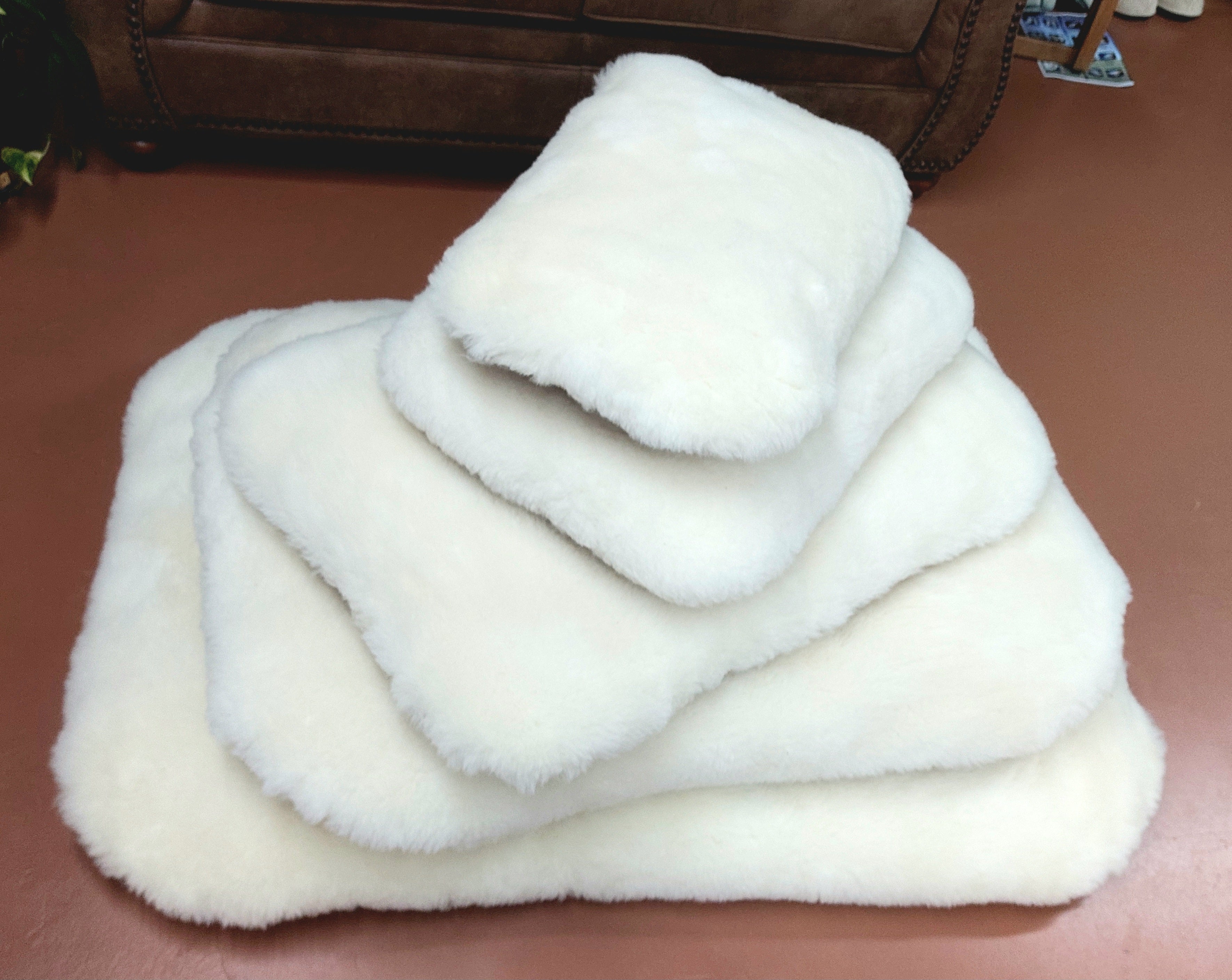 Premium Sheep Wool Pet Beds for Dogs & Cats - Soft & Hypoallergenic - Cozy Orthopedic Support for Indoor/Outdoor Use - Perfect for Beds, Couches & Travel