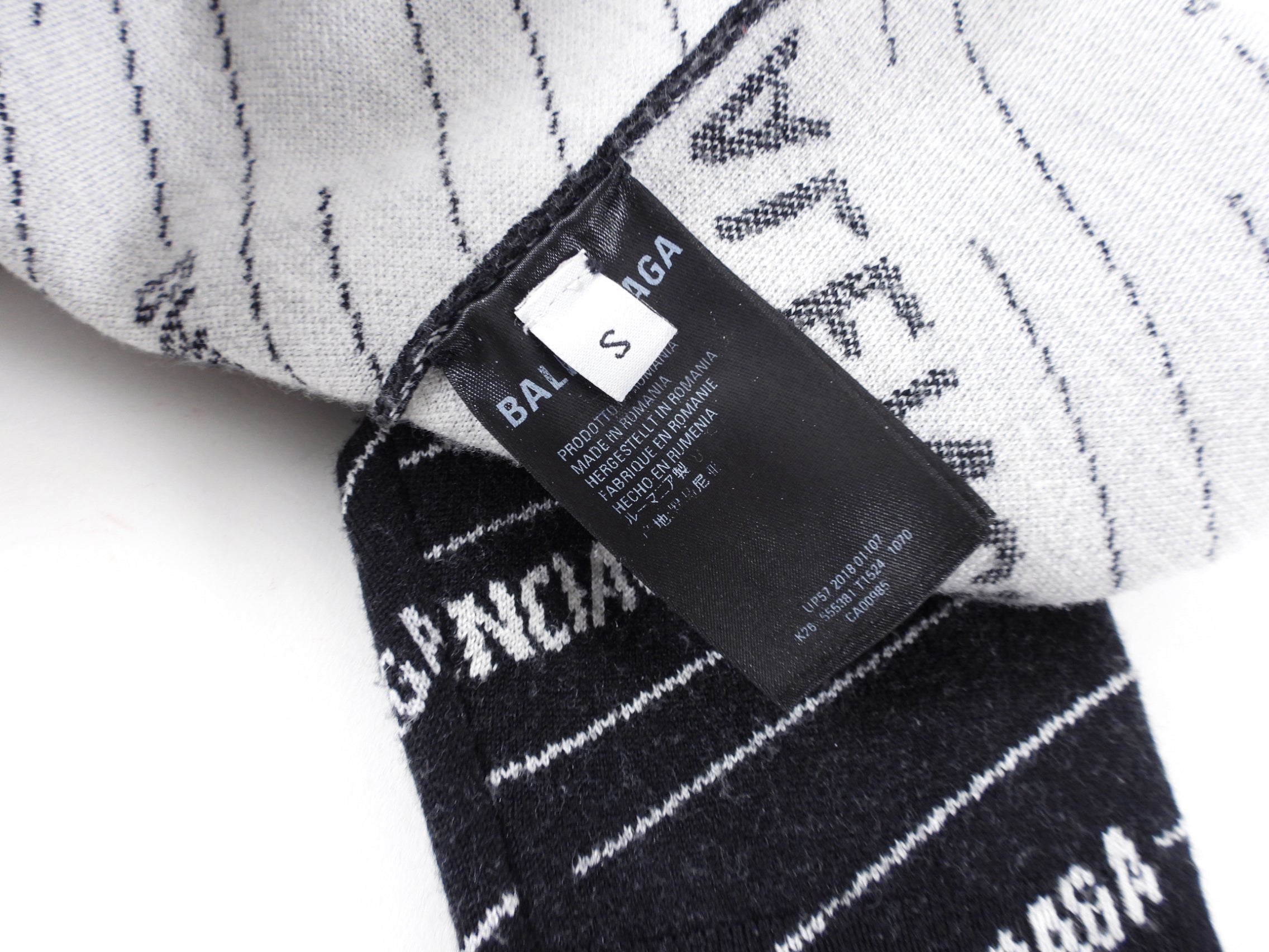 Balenciaga Black Wool Logo Knit Sweater for Men & Women - Cozy Winter Pullover, Casual Luxury Sweater for Outfits, Parties & Daily Wear (Size S/M)