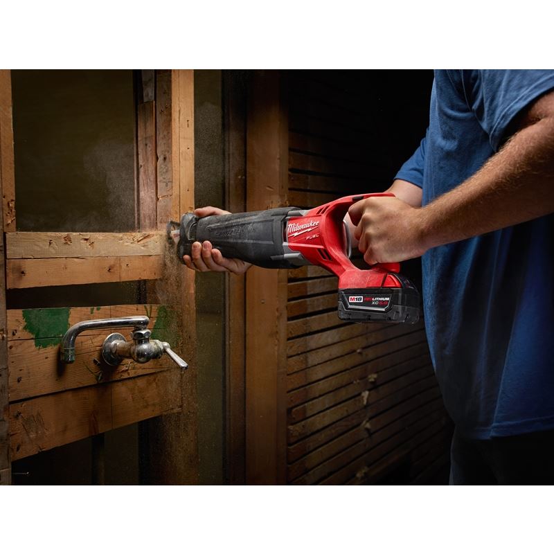 M18 FUEL 18V Brushless Cordless Reciprocating Saw Kit with 2720-22 - Powerful Lithium-Ion Battery for Wood, Metal & Demolition Cutting - Perfect for Construction, Renovation & DIY Projects