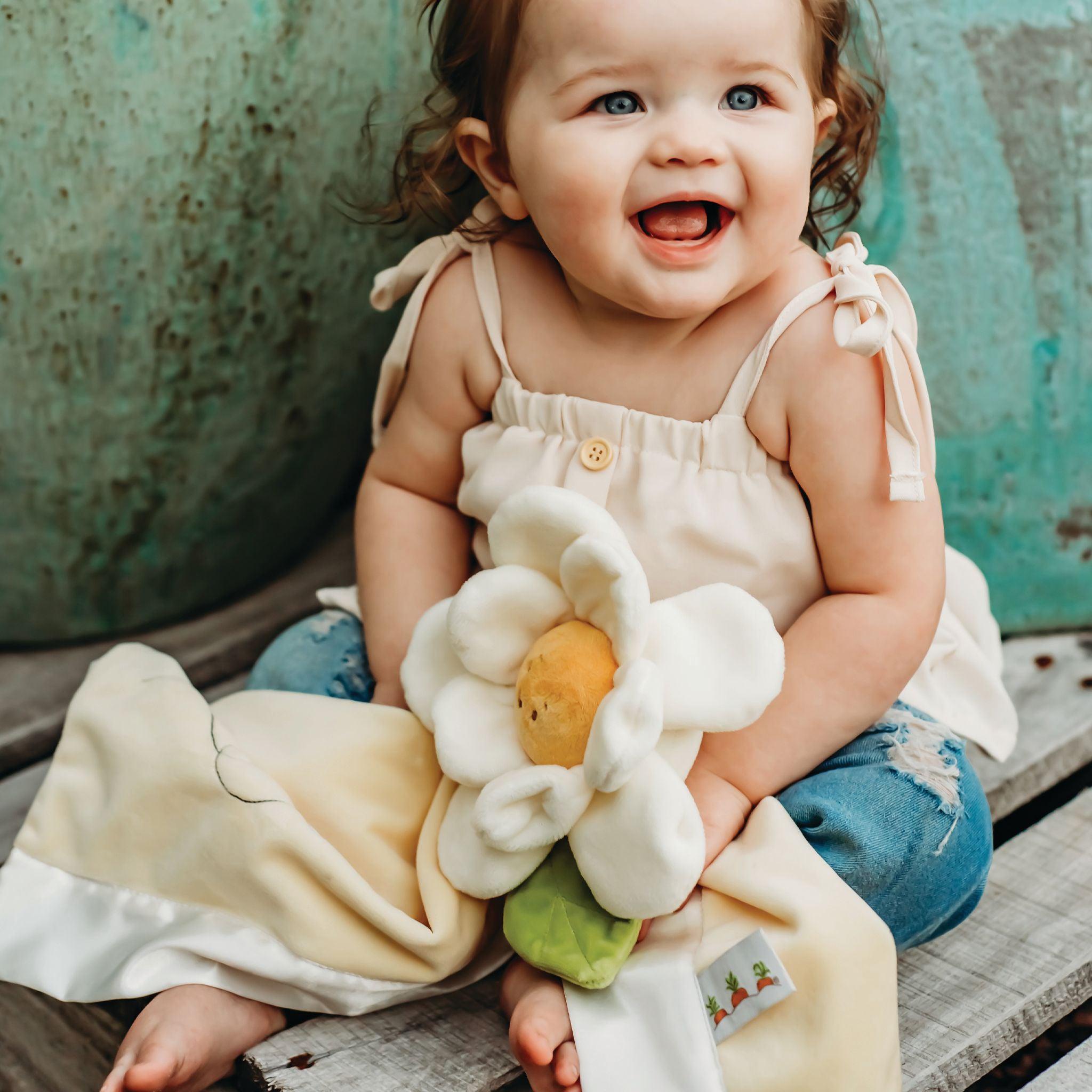 Soft and Cozy Daisy Buddy Blanket - Perfect for Baby Shower Gifts, Nursery Decor, and Snuggling at Home