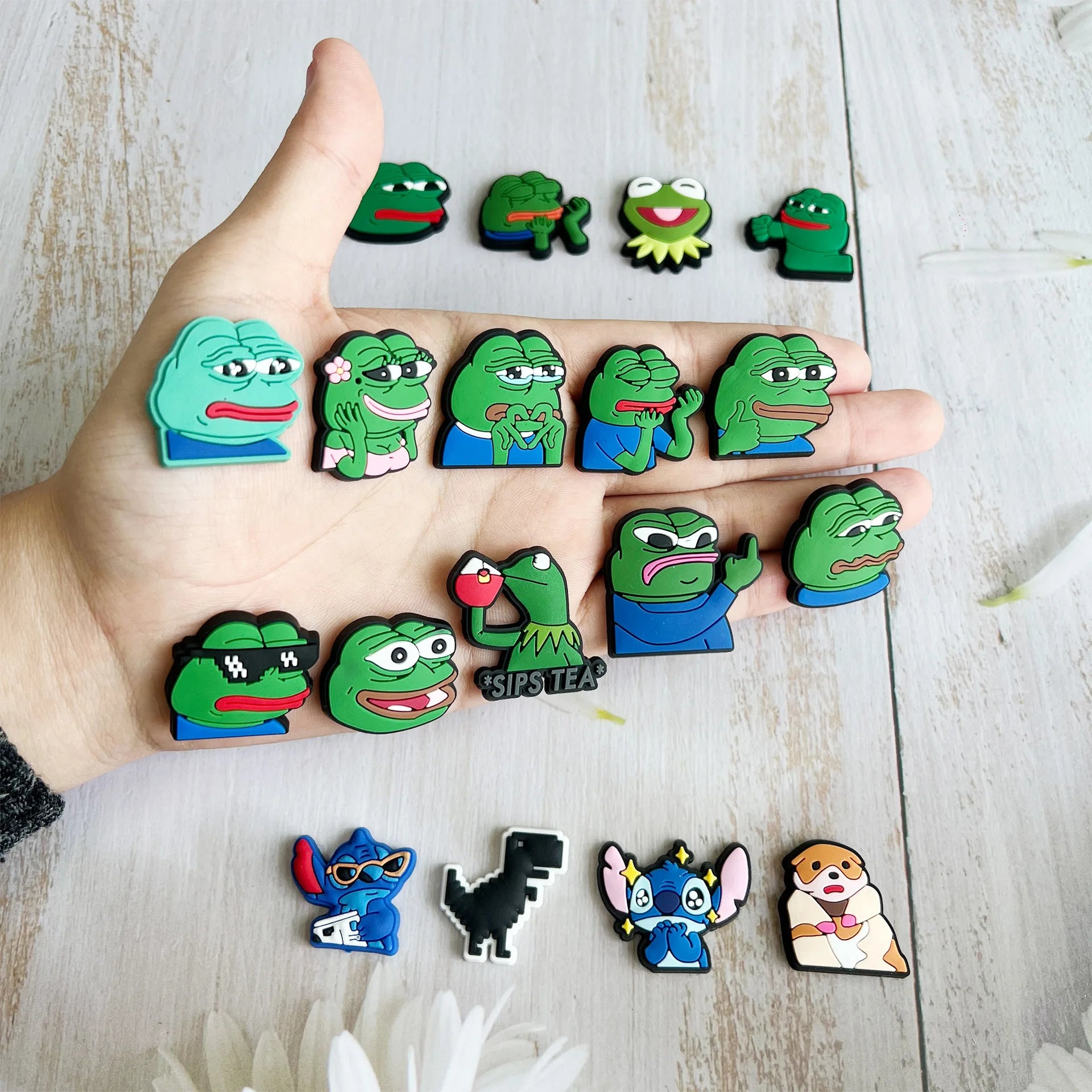 Sad Frog Shoe Charms Pins for Crocs - Cute Shoe Accessories Decorations for Kids & Adults - Perfect for Christmas Parties, Gifts & Everyday Fashion