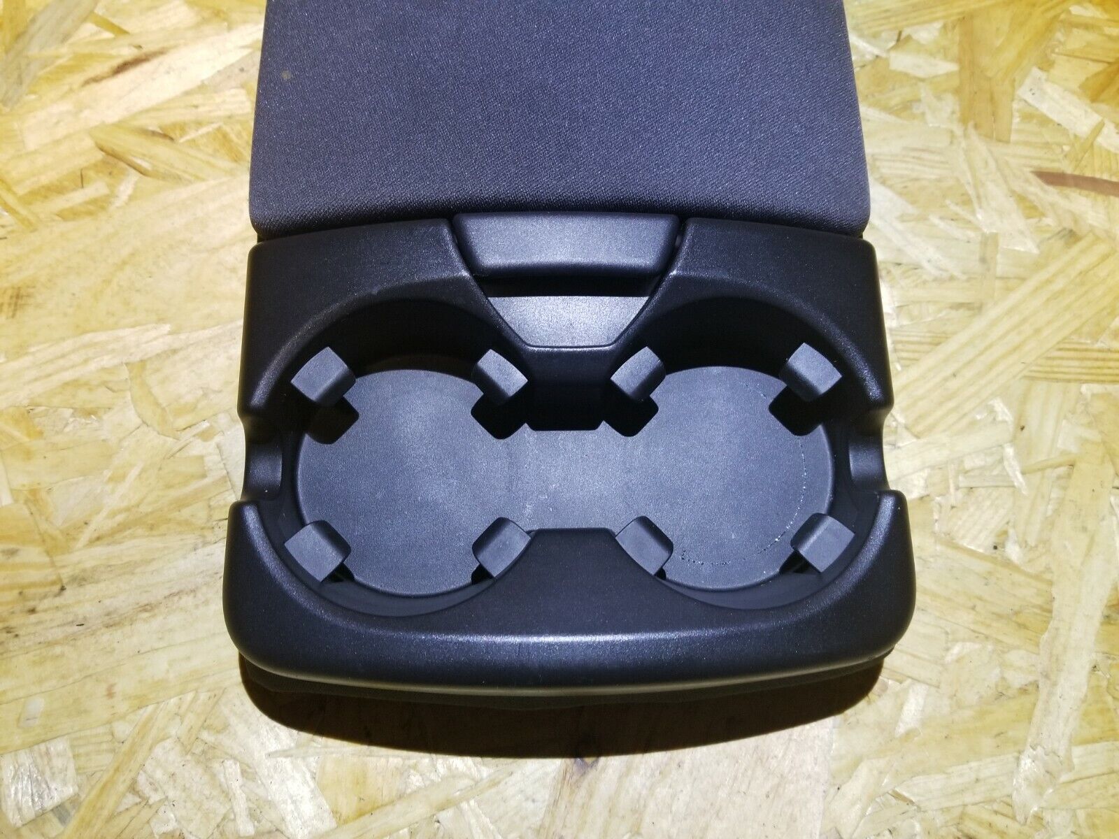 2005-2007 Volvo S40 Rear Seat Armrest with Cup Holder - OEM Replacement Part for Comfort & Convenience - Perfect for Road Trips & Family Travel