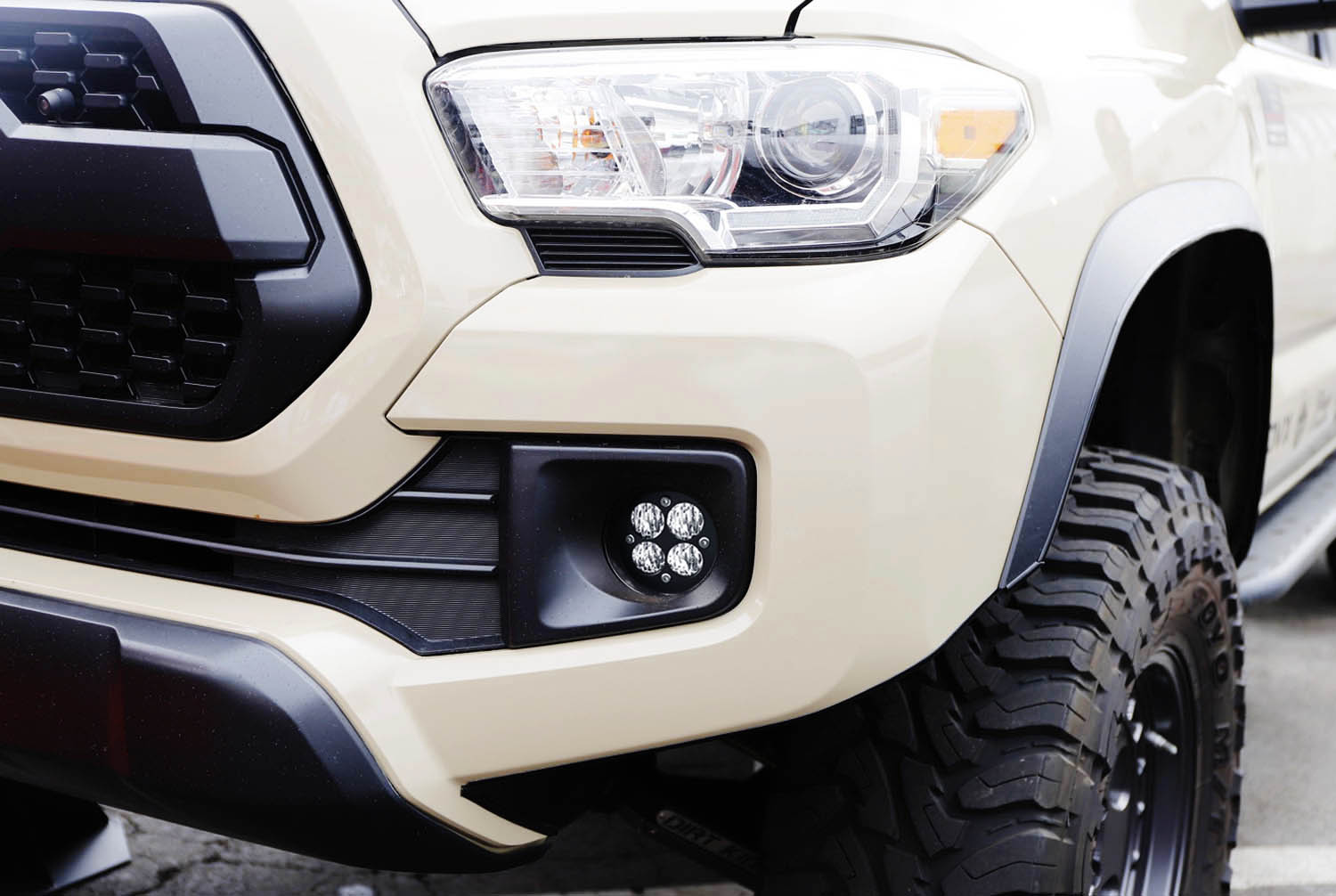 24W LED Clear Lens SAE Fog Light Kit for Toyota Tacoma/Tundra/4Runner - Wide Angle Beam, Durable Off-Road Lighting for Night Driving & Adverse Weather Conditions