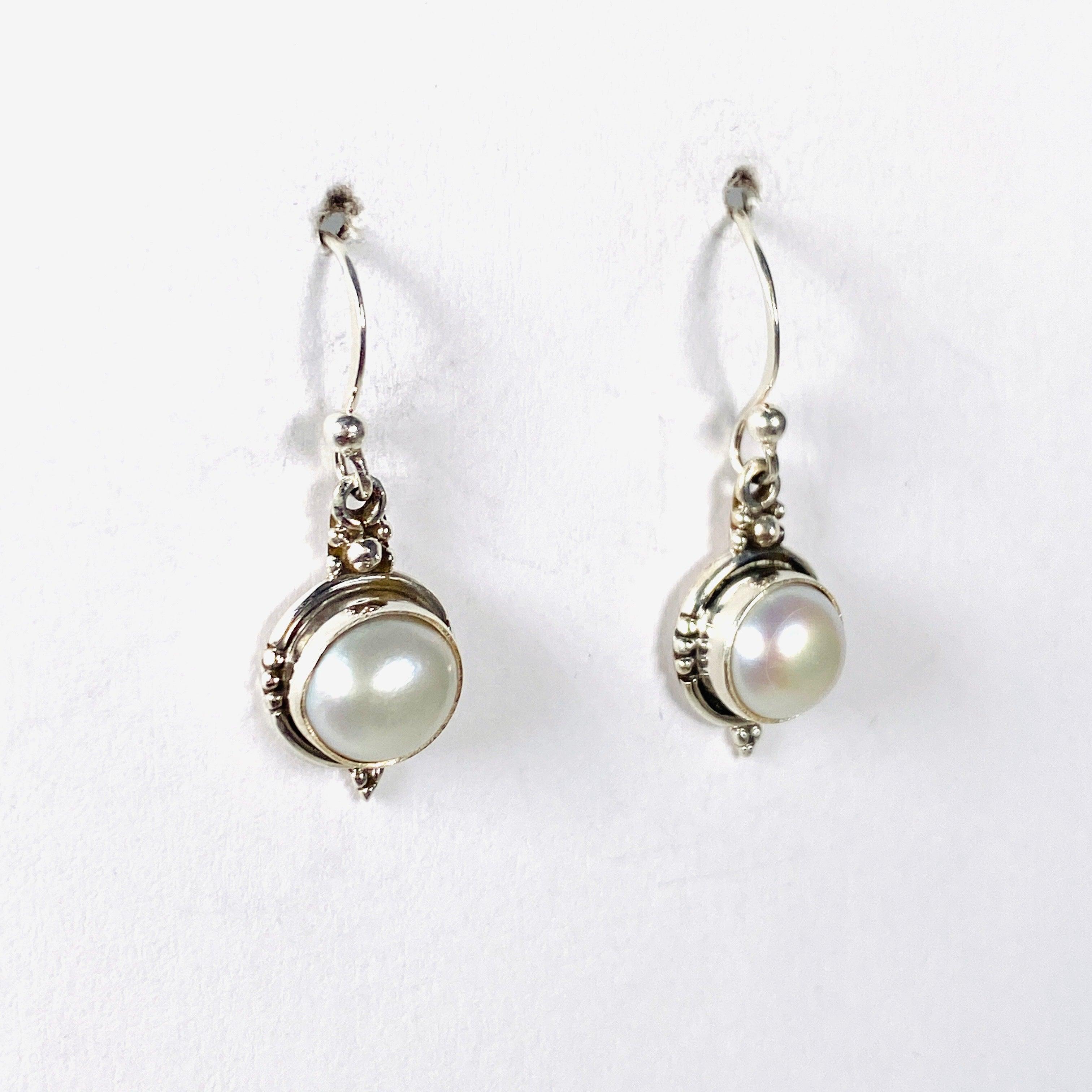 Elegant Pearl Round Earrings with Silver Detailing E2696 - Perfect for Weddings, Parties & Special Occasions